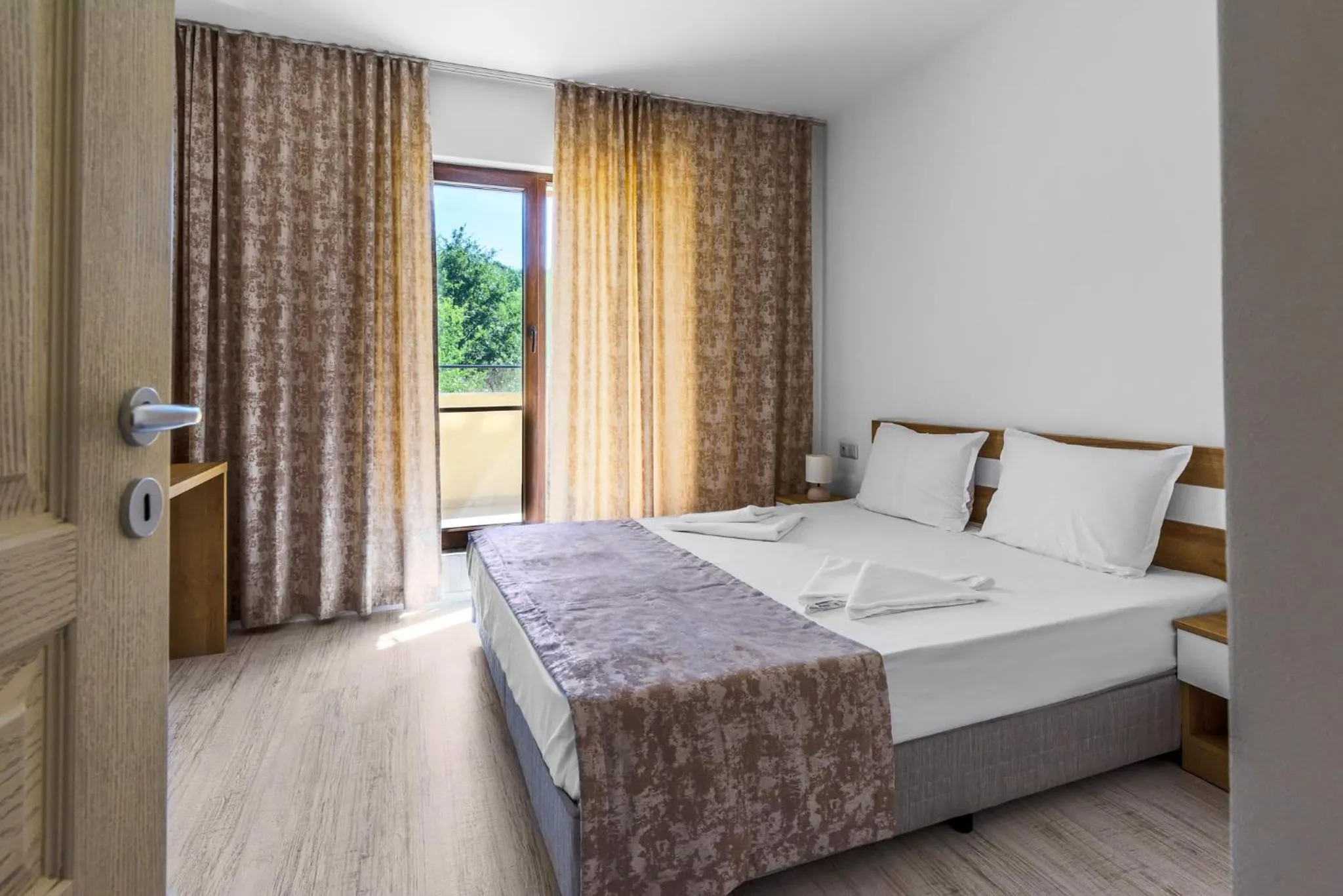 Bedroom, Bed in Lily Beach Resort