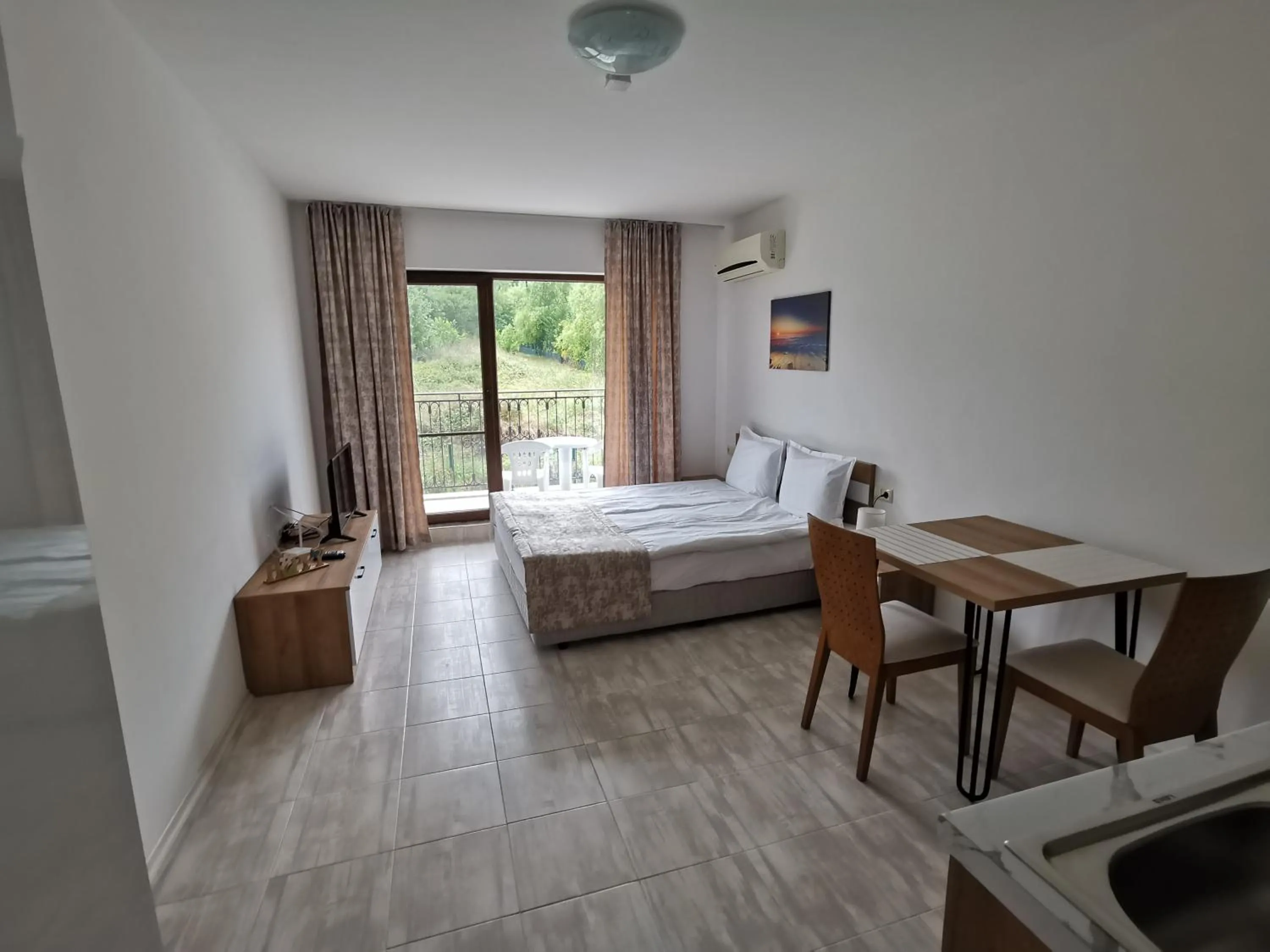 Bedroom, Bed in Lily Beach Resort