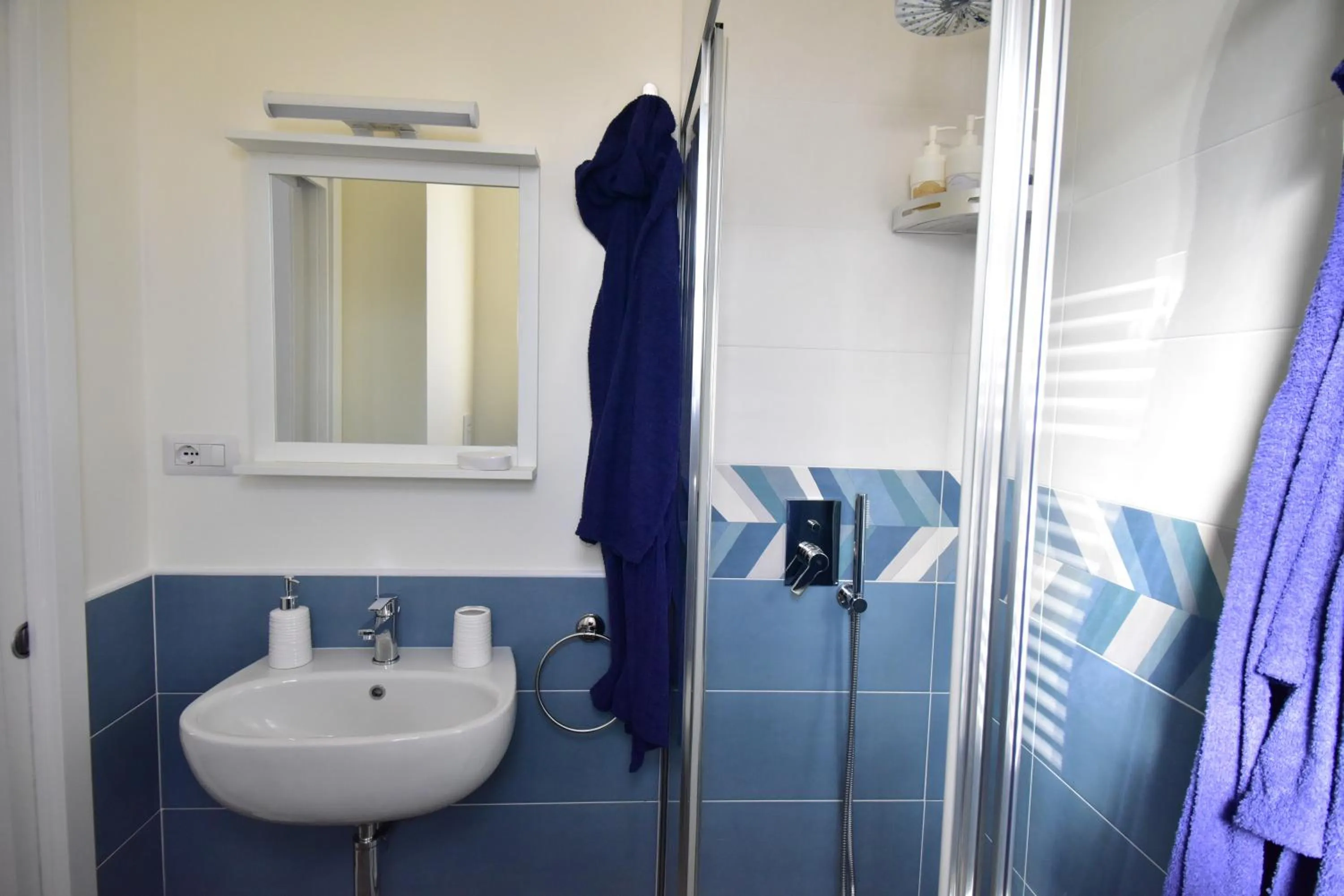 Shower in B&B Lambda