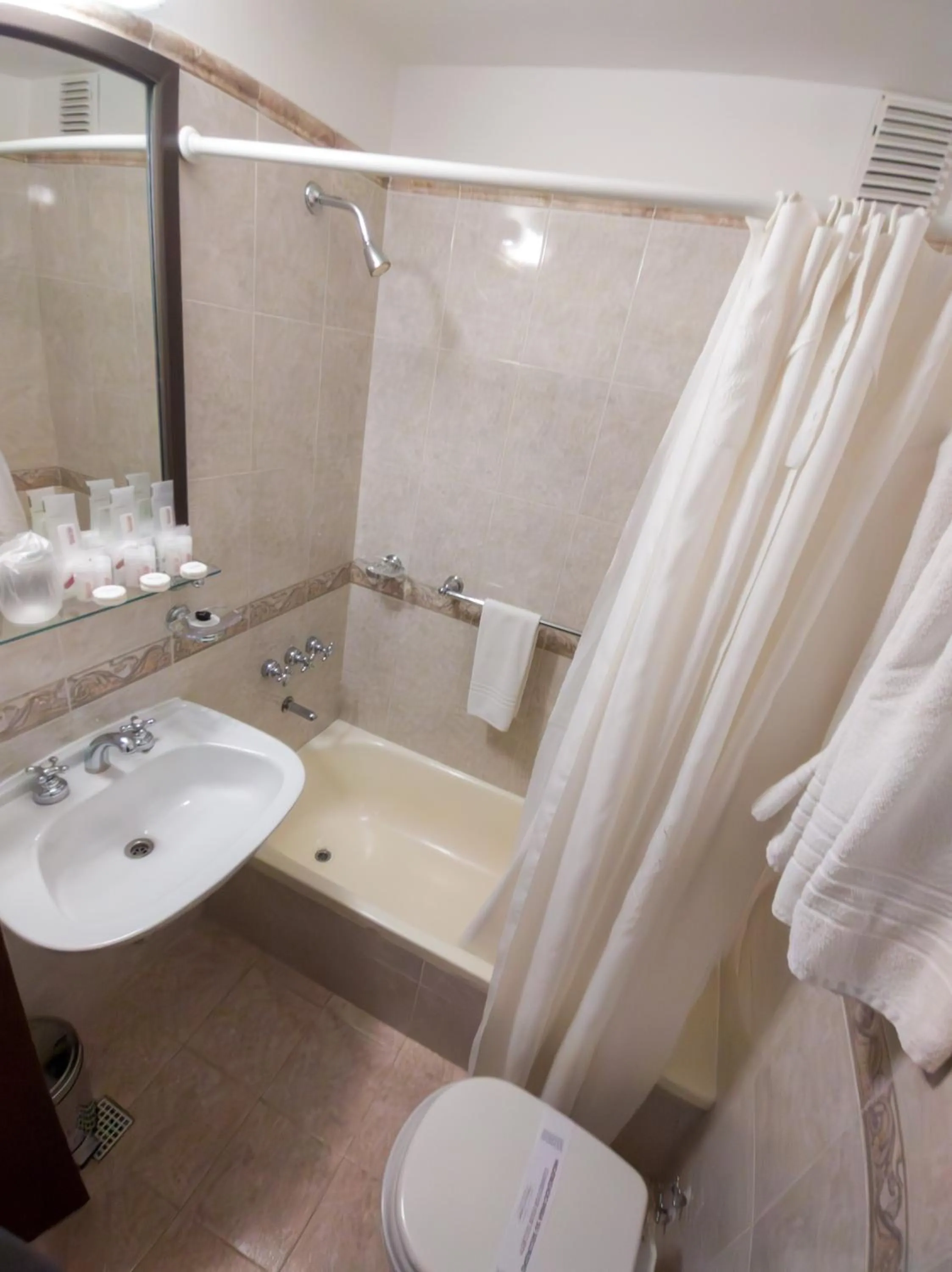 Shower in Hotel de la Cañada