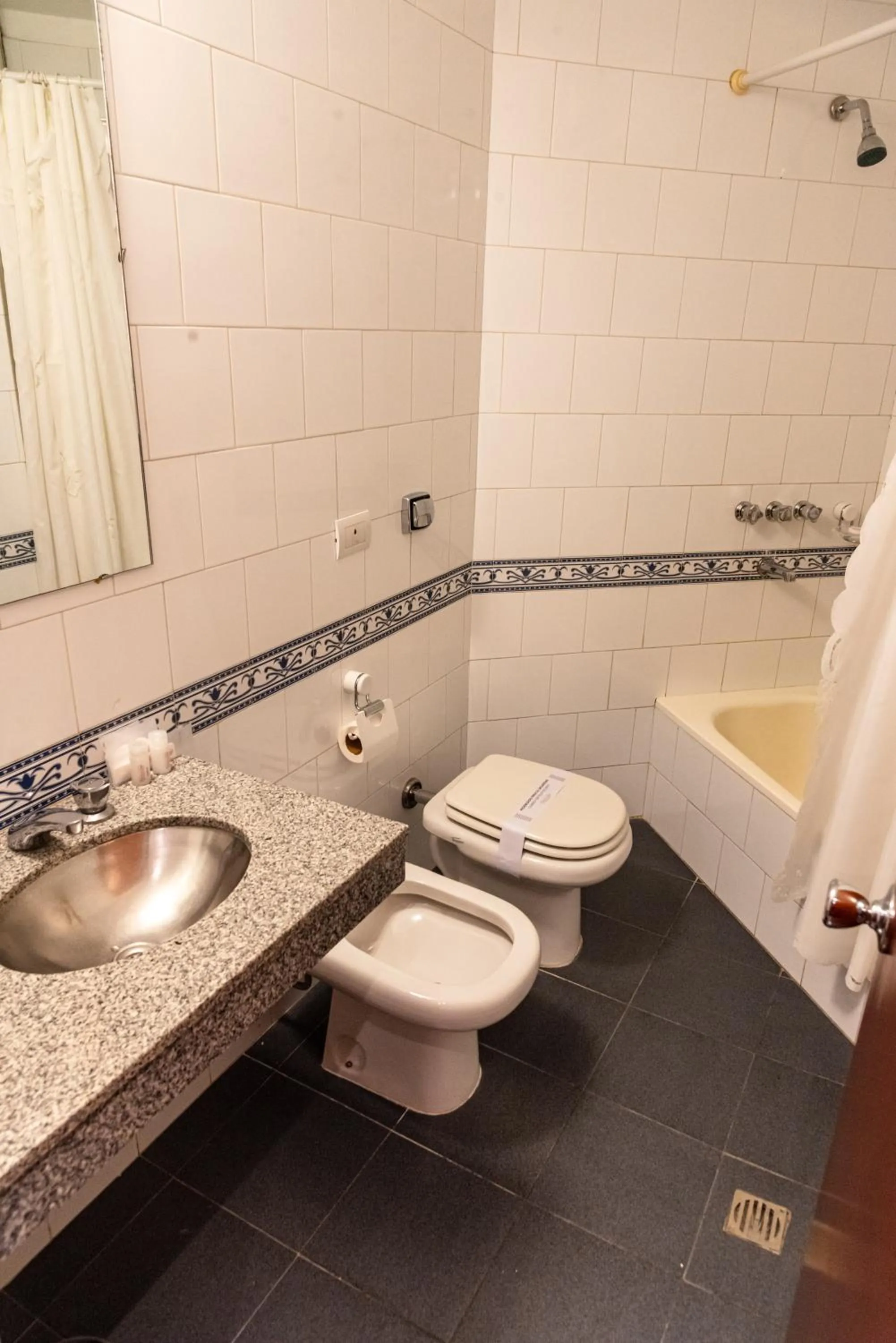 Shower in Hotel de la Cañada