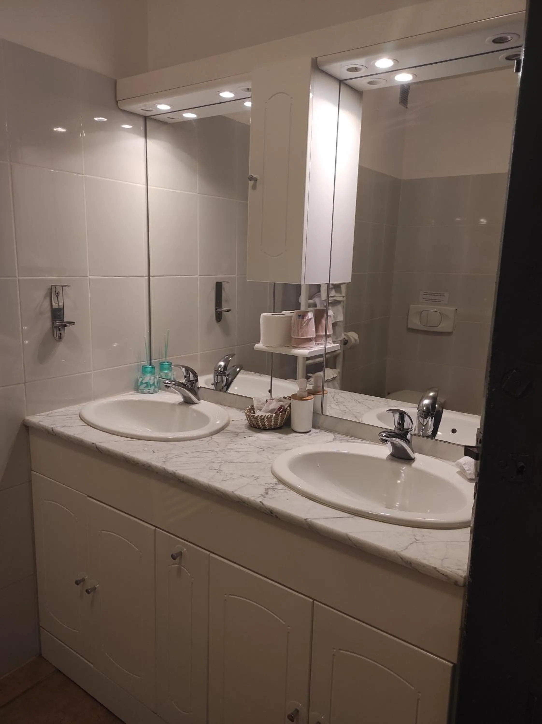 Bathroom in Logis Hôtel Restaurant Gîte La Bastide du Vébron