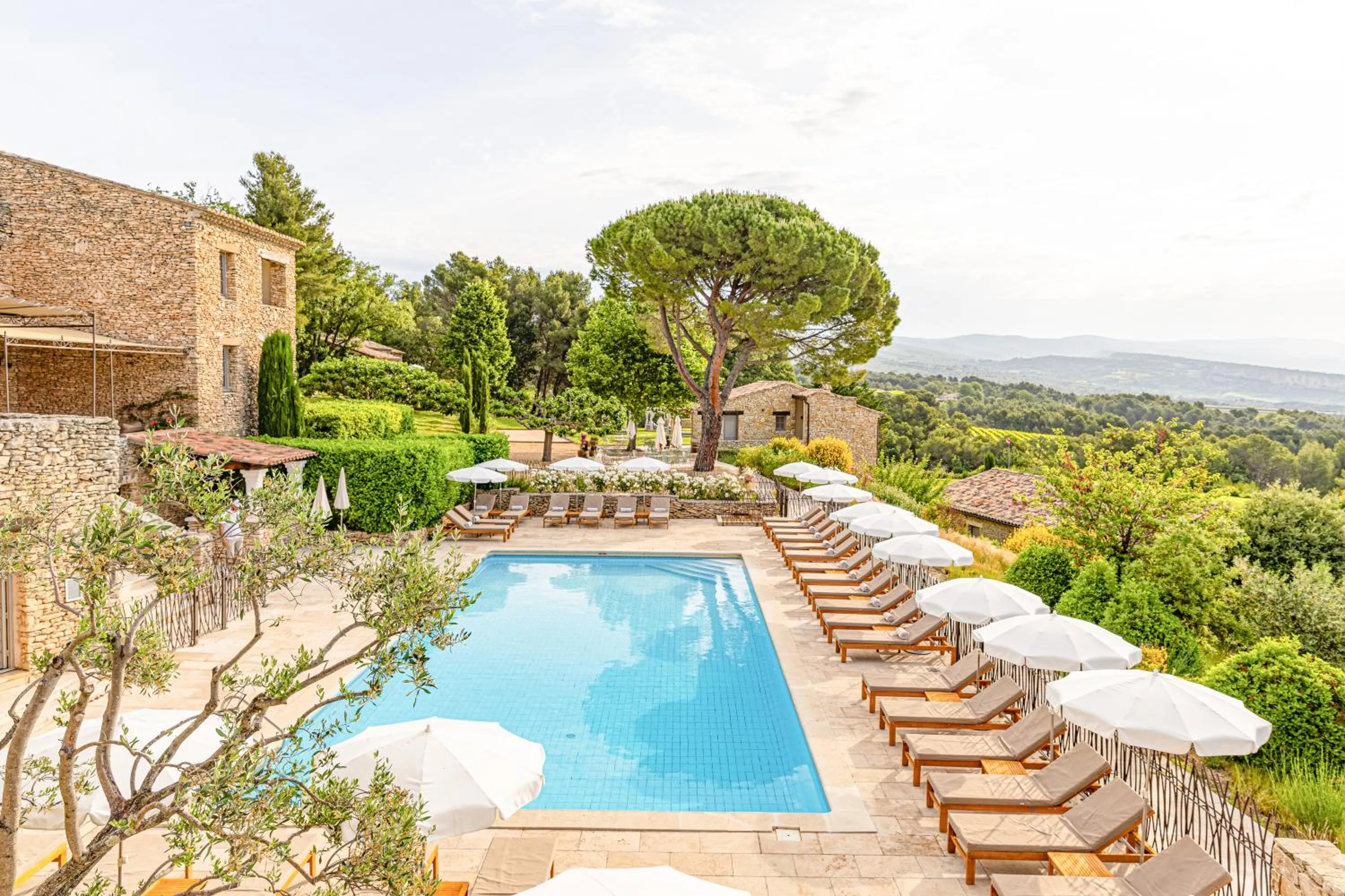 Pool view in Mas des Herbes Blanches Hôtel & Spa – Relais & Châteaux