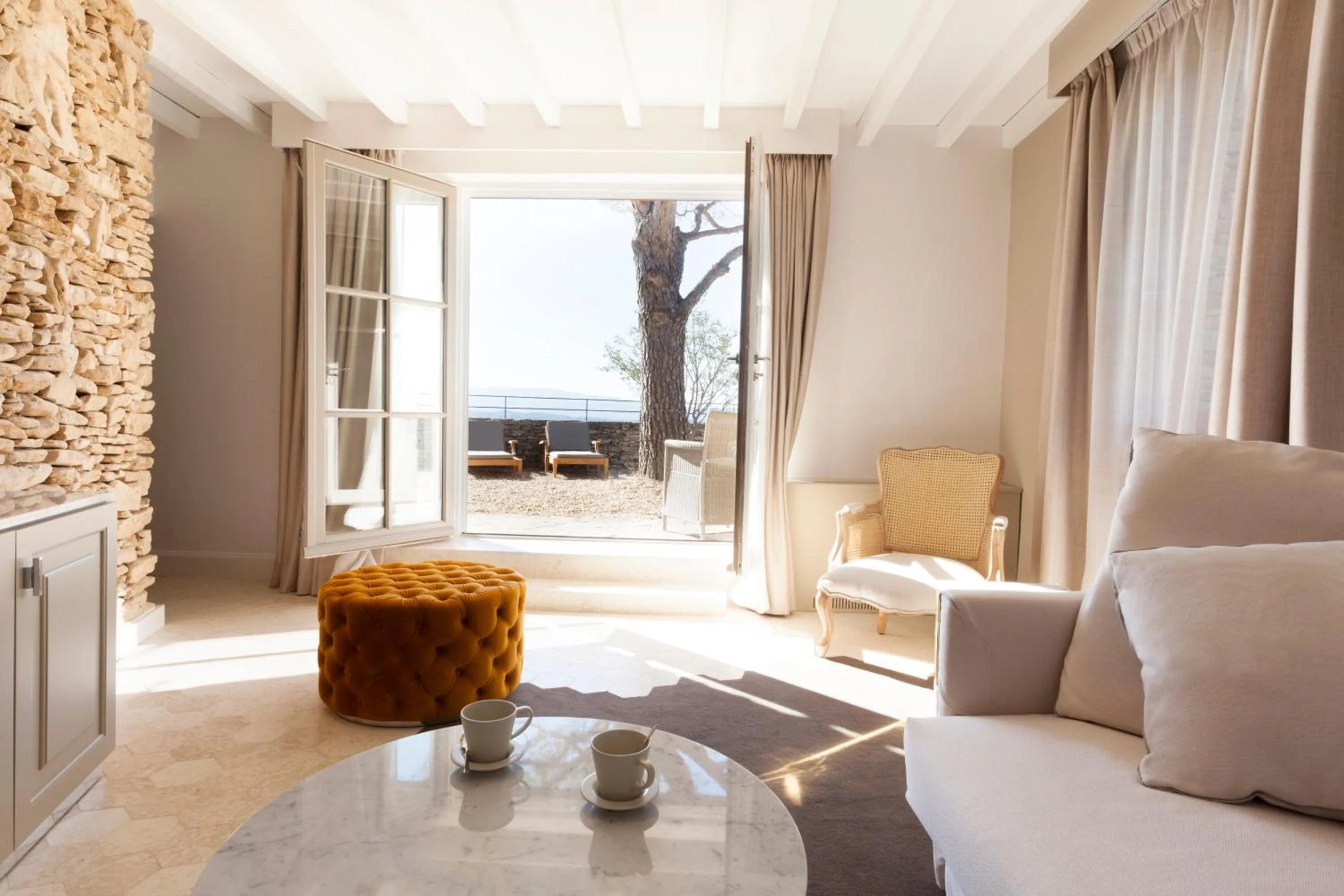 Living room in Mas des Herbes Blanches Hôtel & Spa – Relais & Châteaux