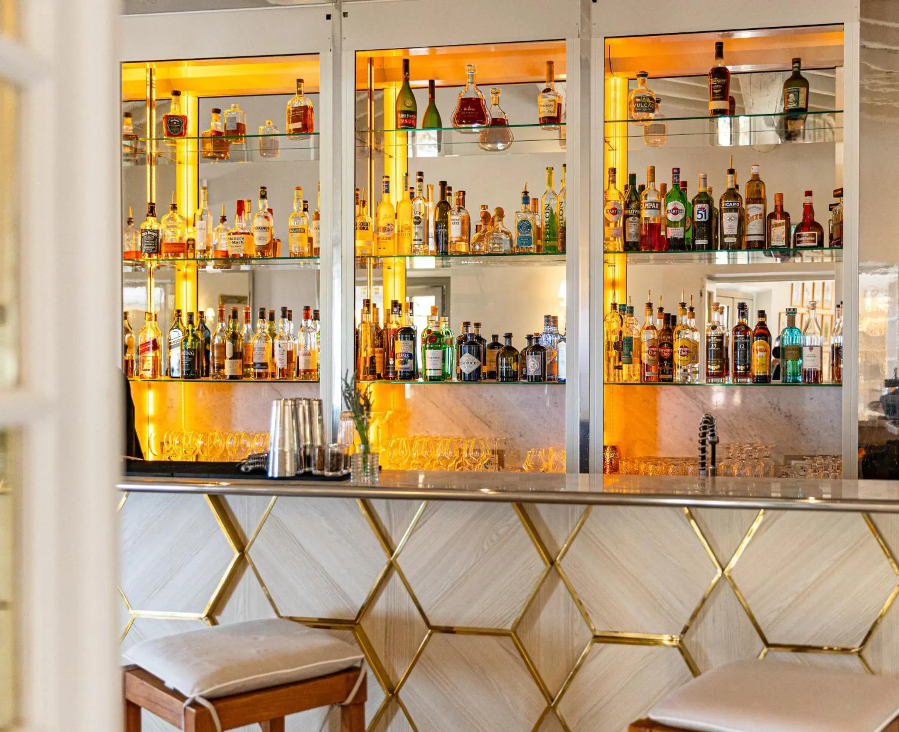 Lounge or bar in Mas des Herbes Blanches Hôtel & Spa – Relais & Châteaux Lounge or bar in Mas des Herbes Blanches Hôtel & Spa – Relais & Châteaux