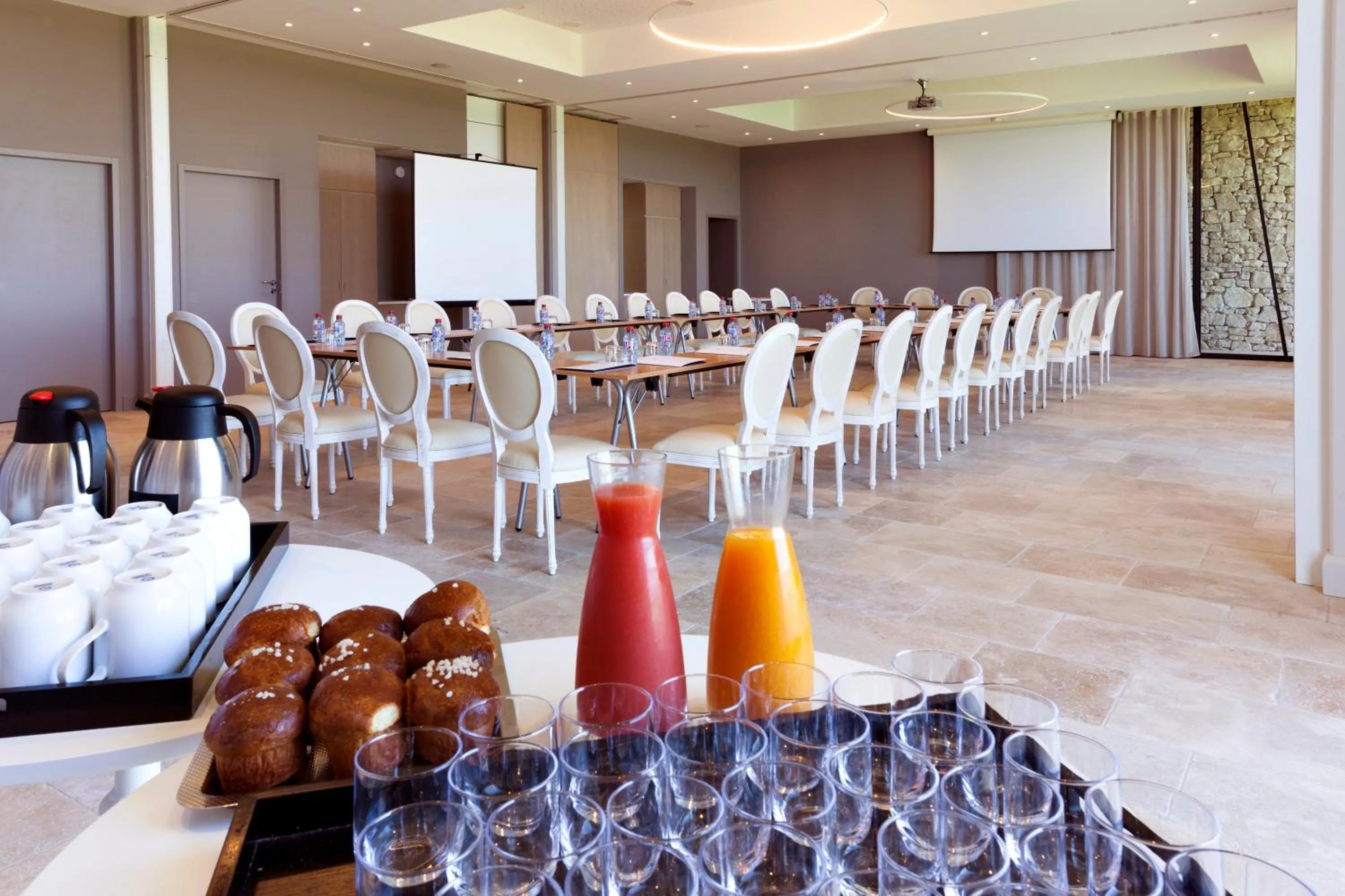 Business facilities in Mas des Herbes Blanches Hôtel & Spa – Relais & Châteaux