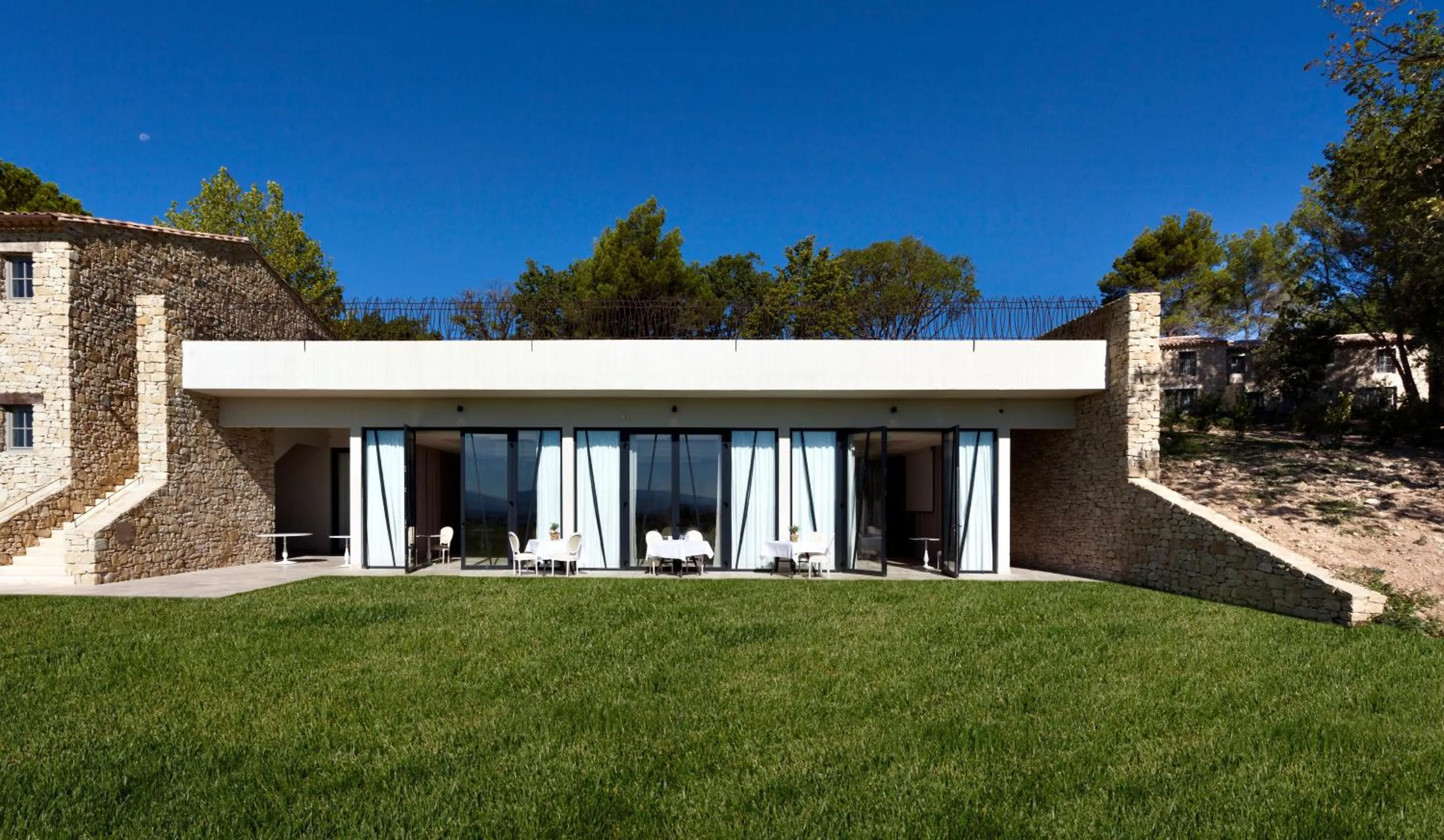 Garden in Mas des Herbes Blanches Hôtel & Spa – Relais & Châteaux