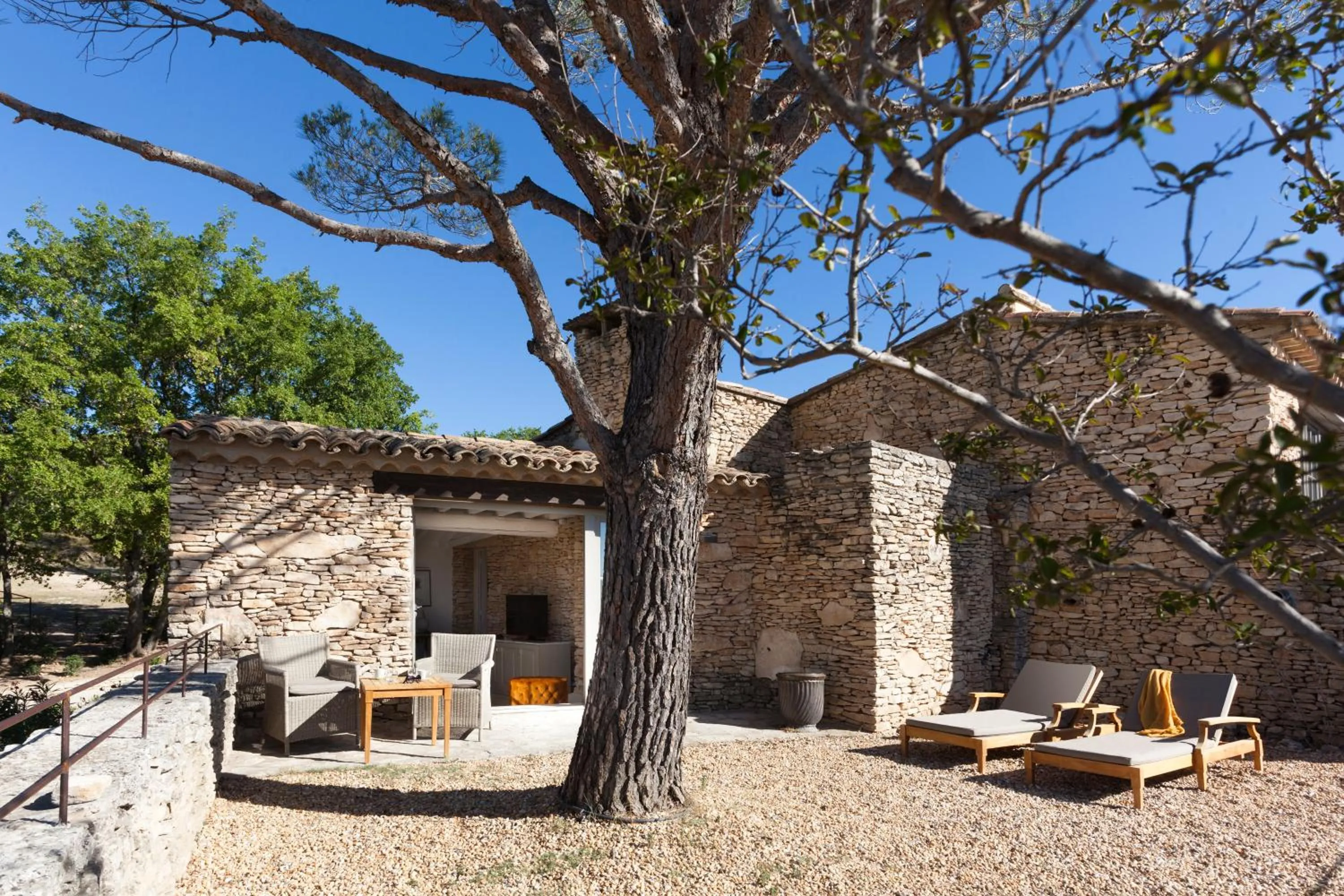 Patio in Mas des Herbes Blanches Hôtel & Spa – Relais & Châteaux
