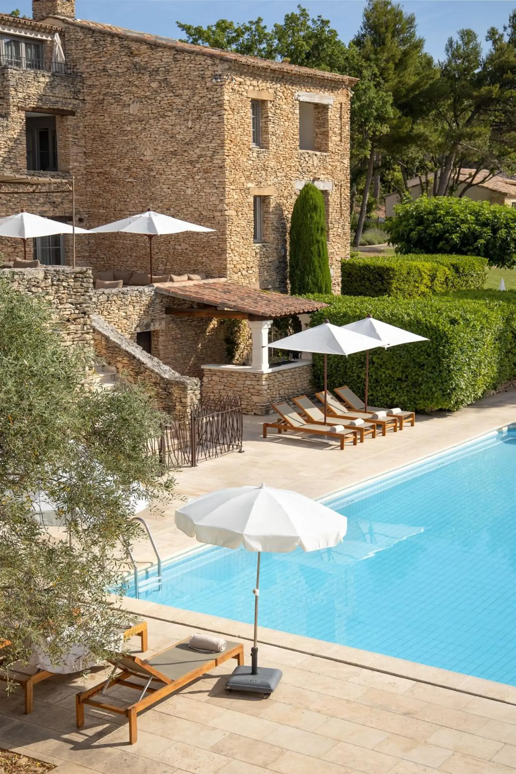 Swimming pool in Mas des Herbes Blanches Hôtel & Spa – Relais & Châteaux Swimming pool in Mas des Herbes Blanches Hôtel & Spa – Relais & Châteaux