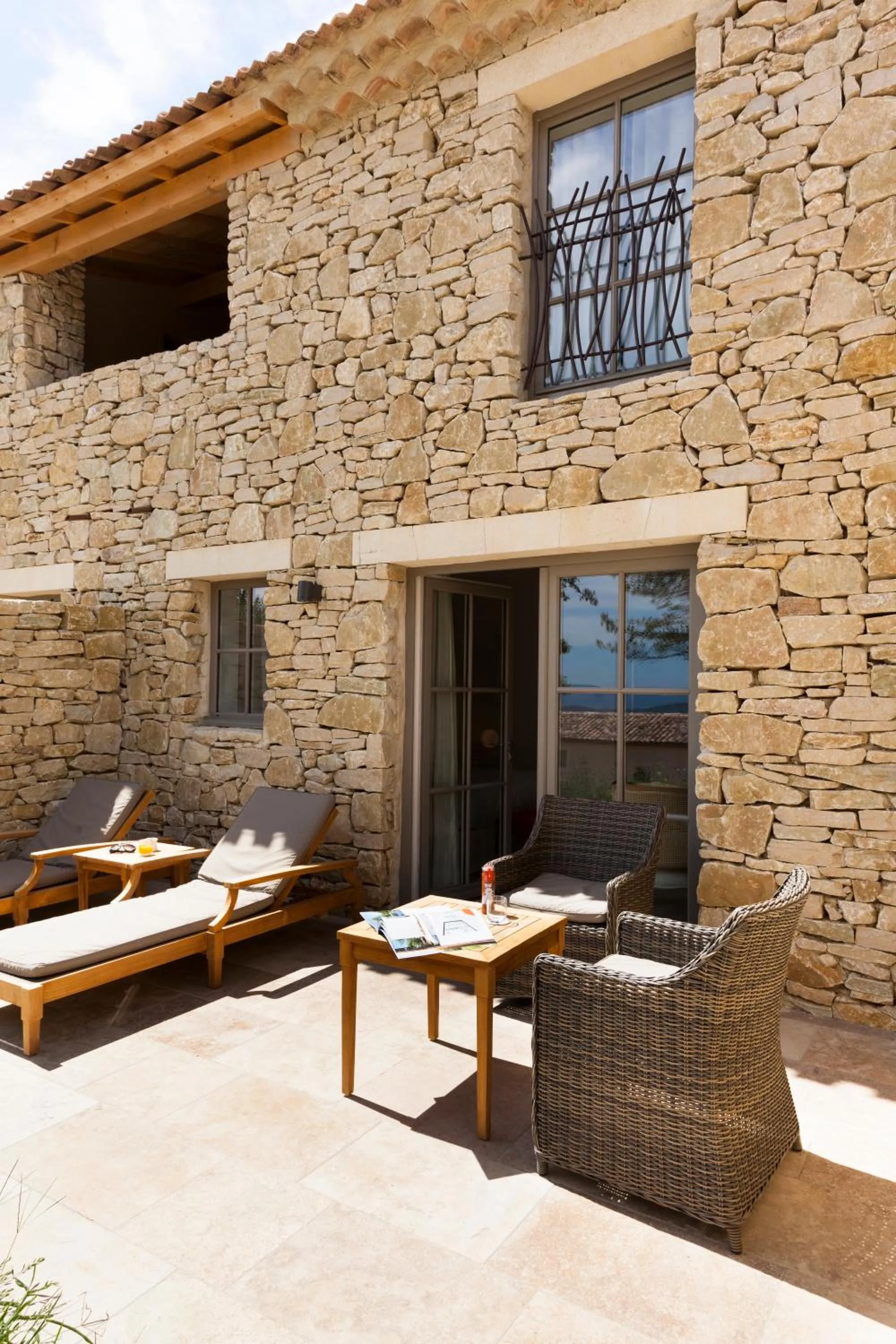 Patio in Mas des Herbes Blanches Hôtel & Spa – Relais & Châteaux