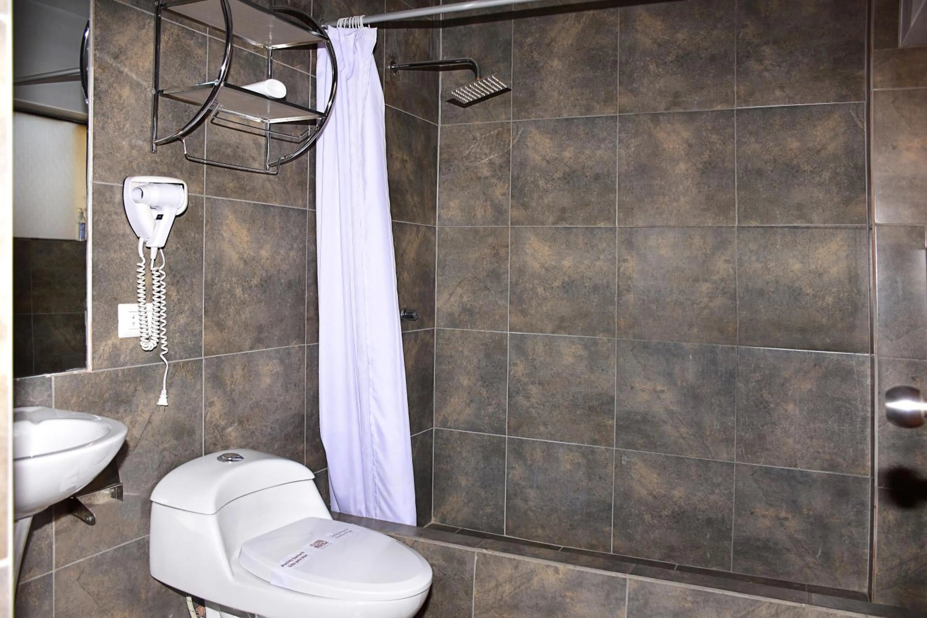 Shower in TERRAMISTICA CENTRO BY Casa Consuelo