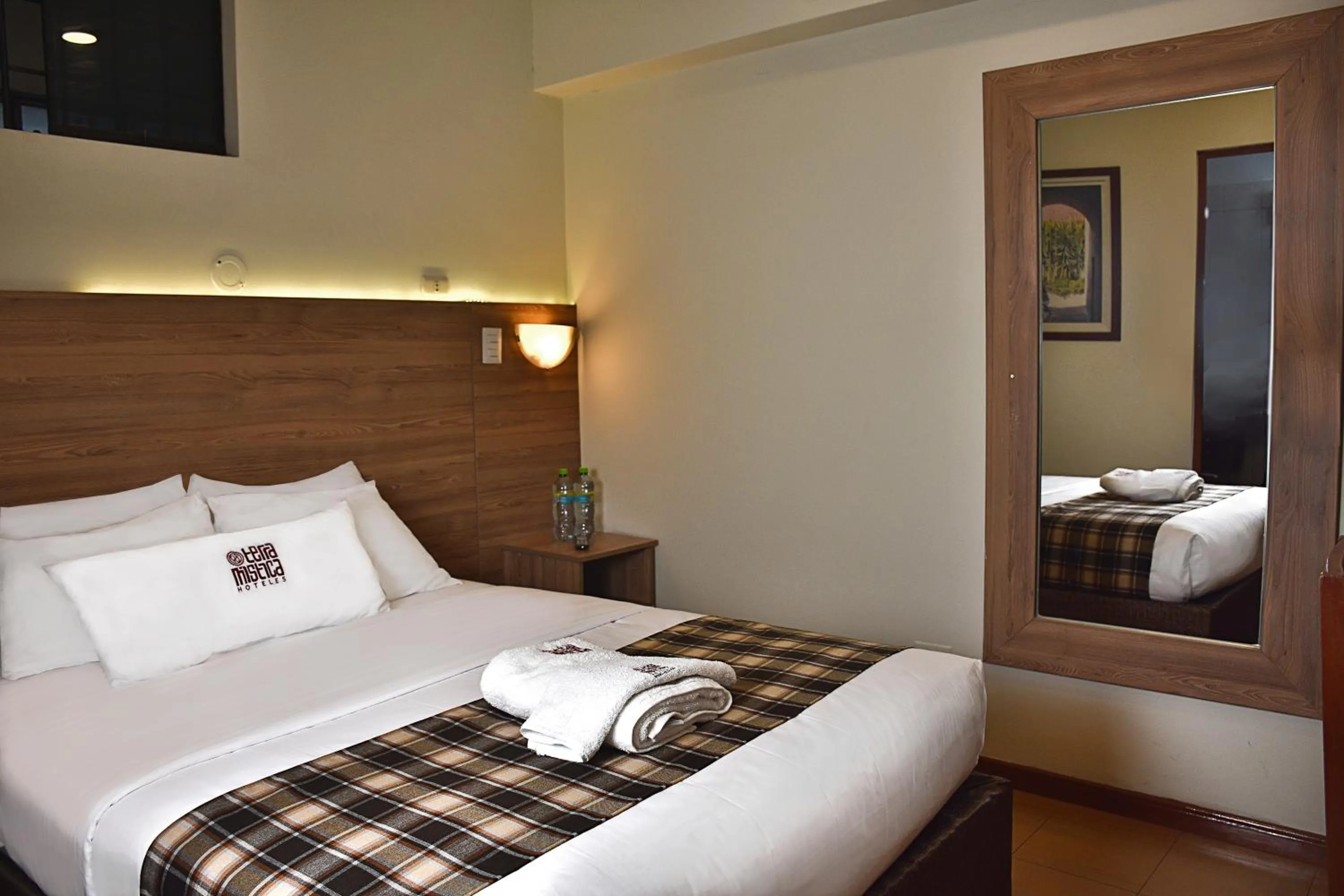 Photo of the whole room, Bed in TERRAMISTICA CENTRO BY Casa Consuelo