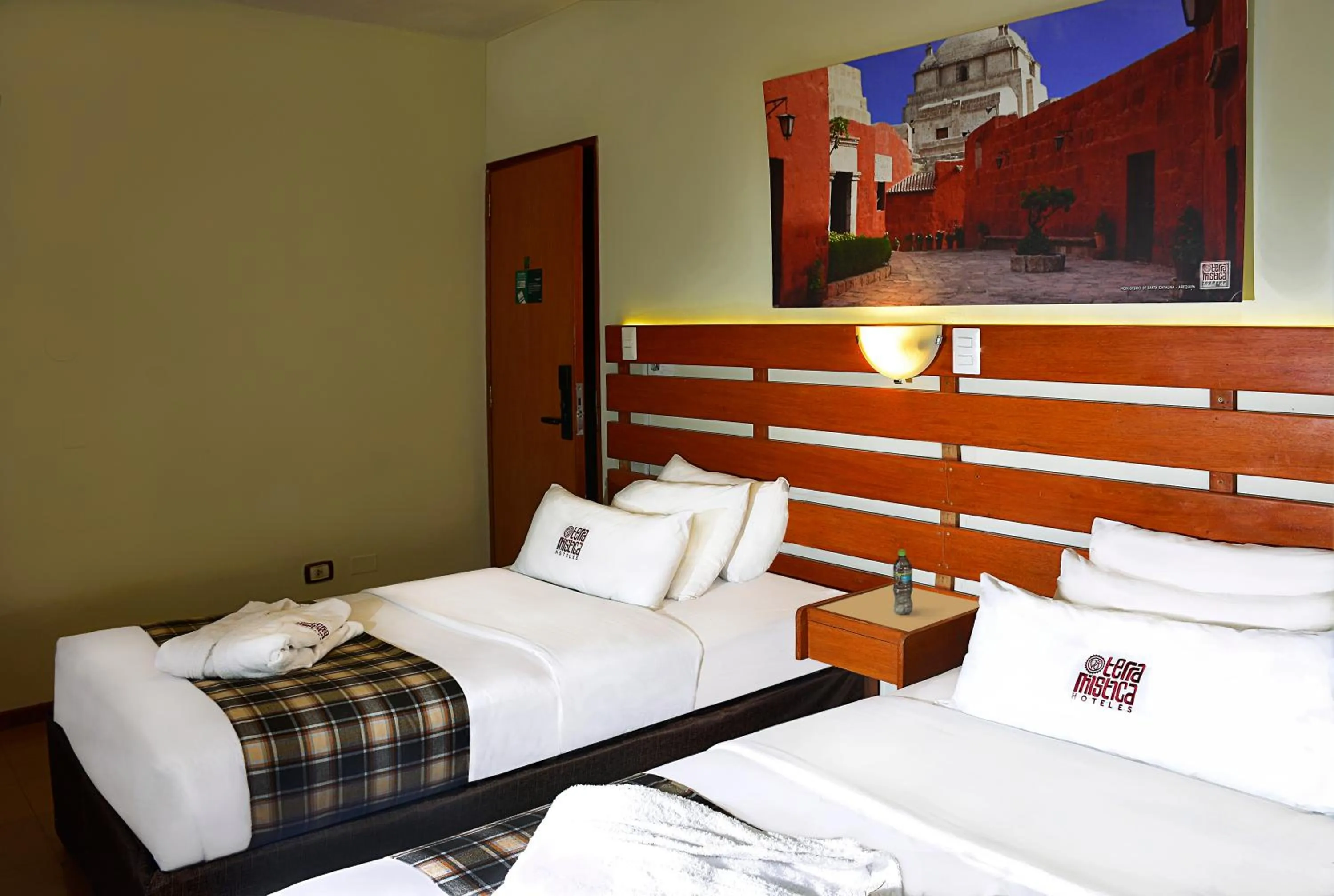 Bedroom, Bed in TERRAMISTICA CENTRO BY Casa Consuelo