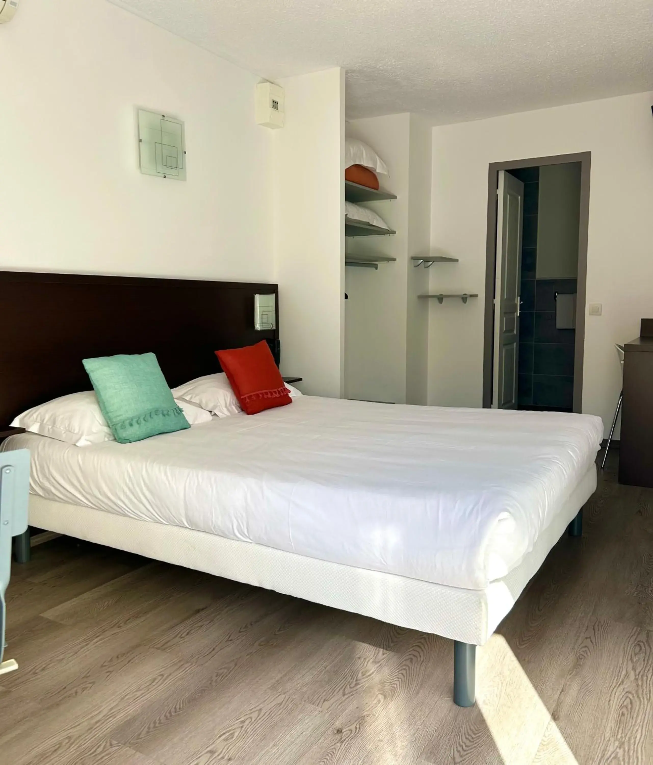 Photo of the whole room, Bed in Brit Hotel Opal Centre Port Photo of the whole room, Bed in Brit Hotel Opal Centre Port