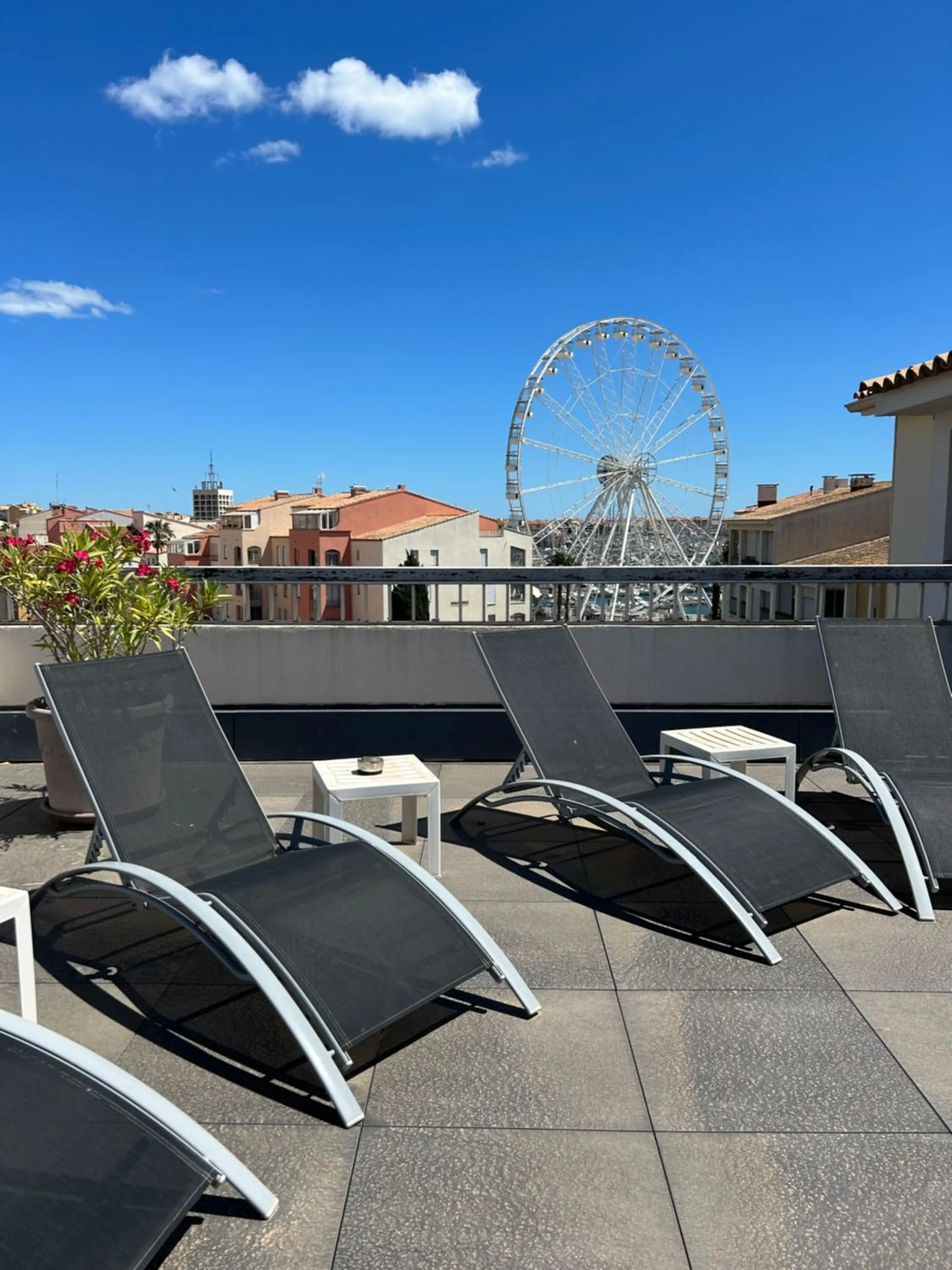 Patio in Brit Hotel Opal Centre Port
