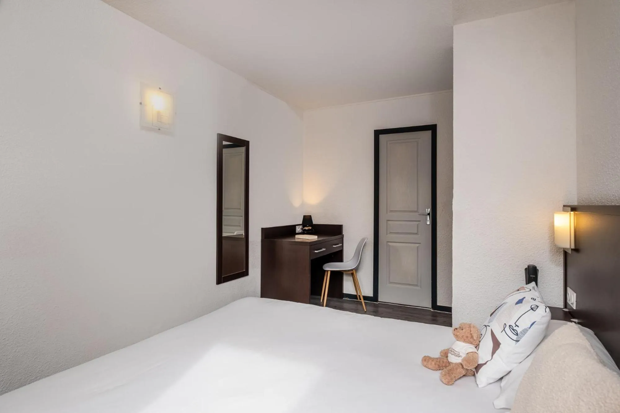 Photo of the whole room, Bed in Brit Hotel Opal Centre Port