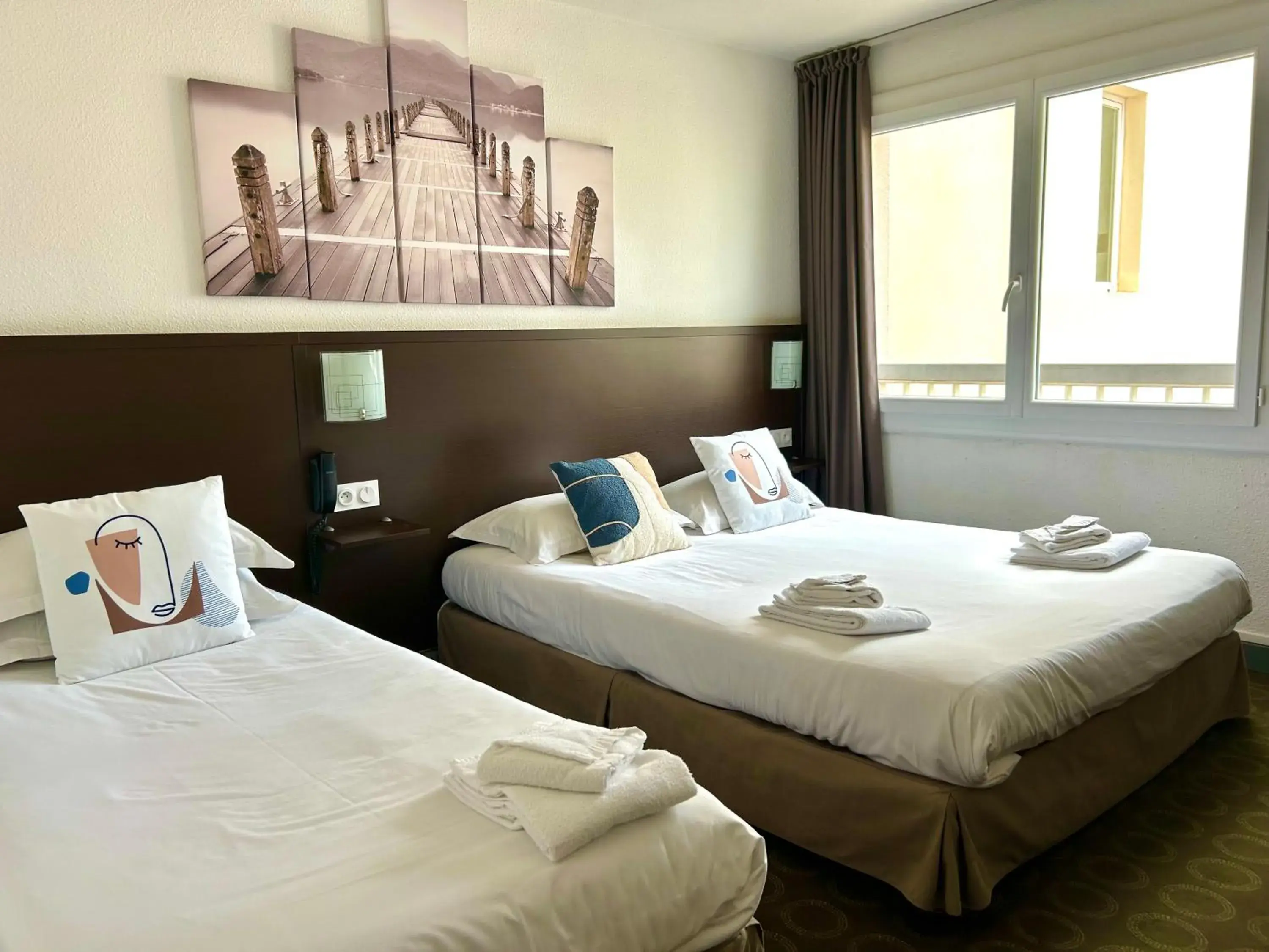 Bedroom, Bed in Brit Hotel Opal Centre Port Bedroom, Bed in Brit Hotel Opal Centre Port