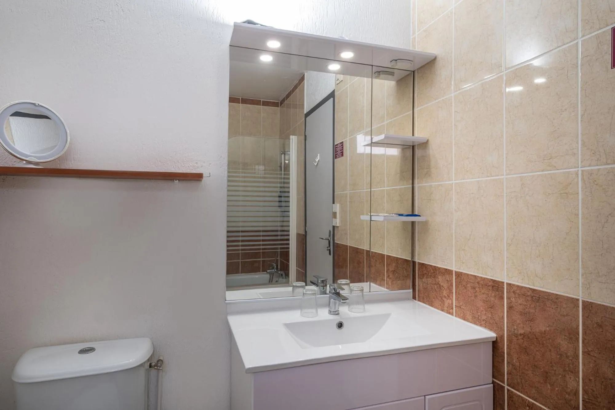 Bathroom in Brit Hotel Opal Centre Port