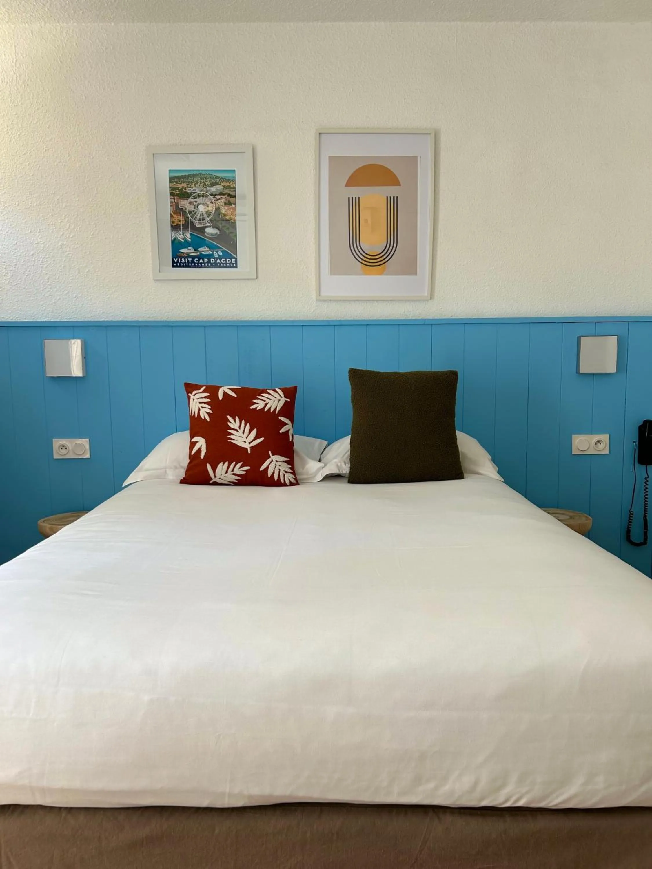 Bed in Brit Hotel Opal Centre Port