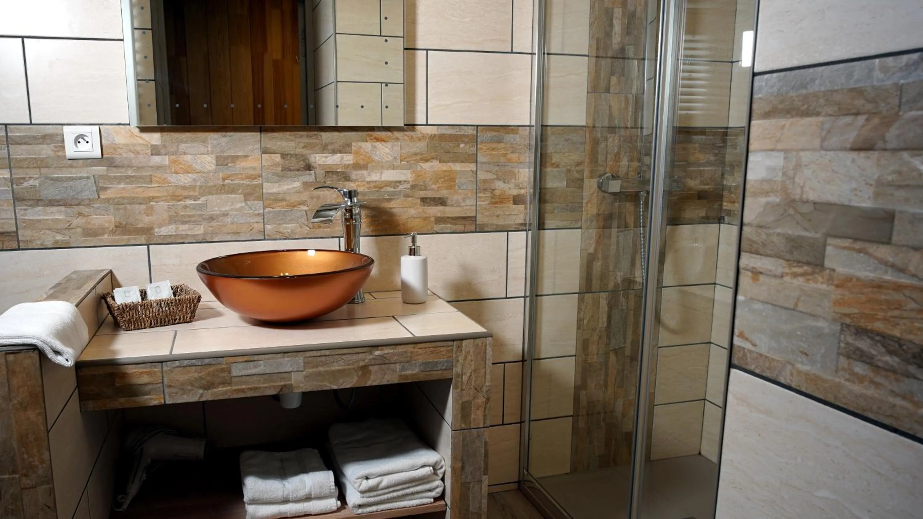 Shower in La Sapinière St Lary Soulan