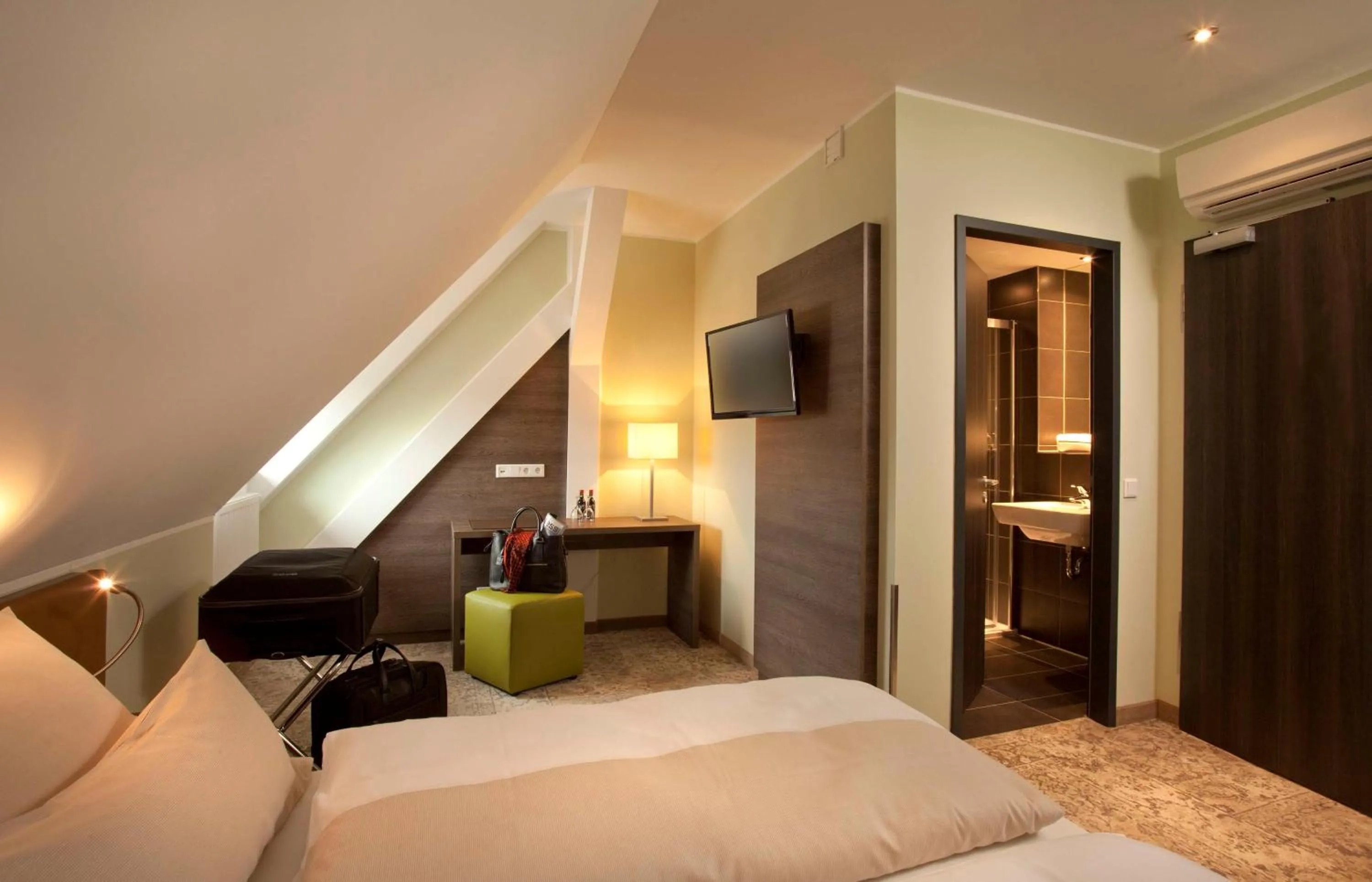 Bedroom, Bed in Hotel Jakob Regensburg DownTown, Best Western Signature Collection