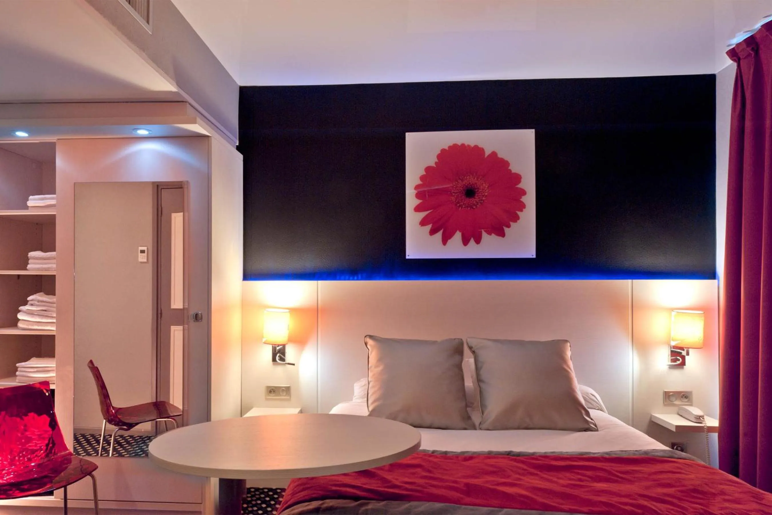 Photo of the whole room, Bed in Berkeley