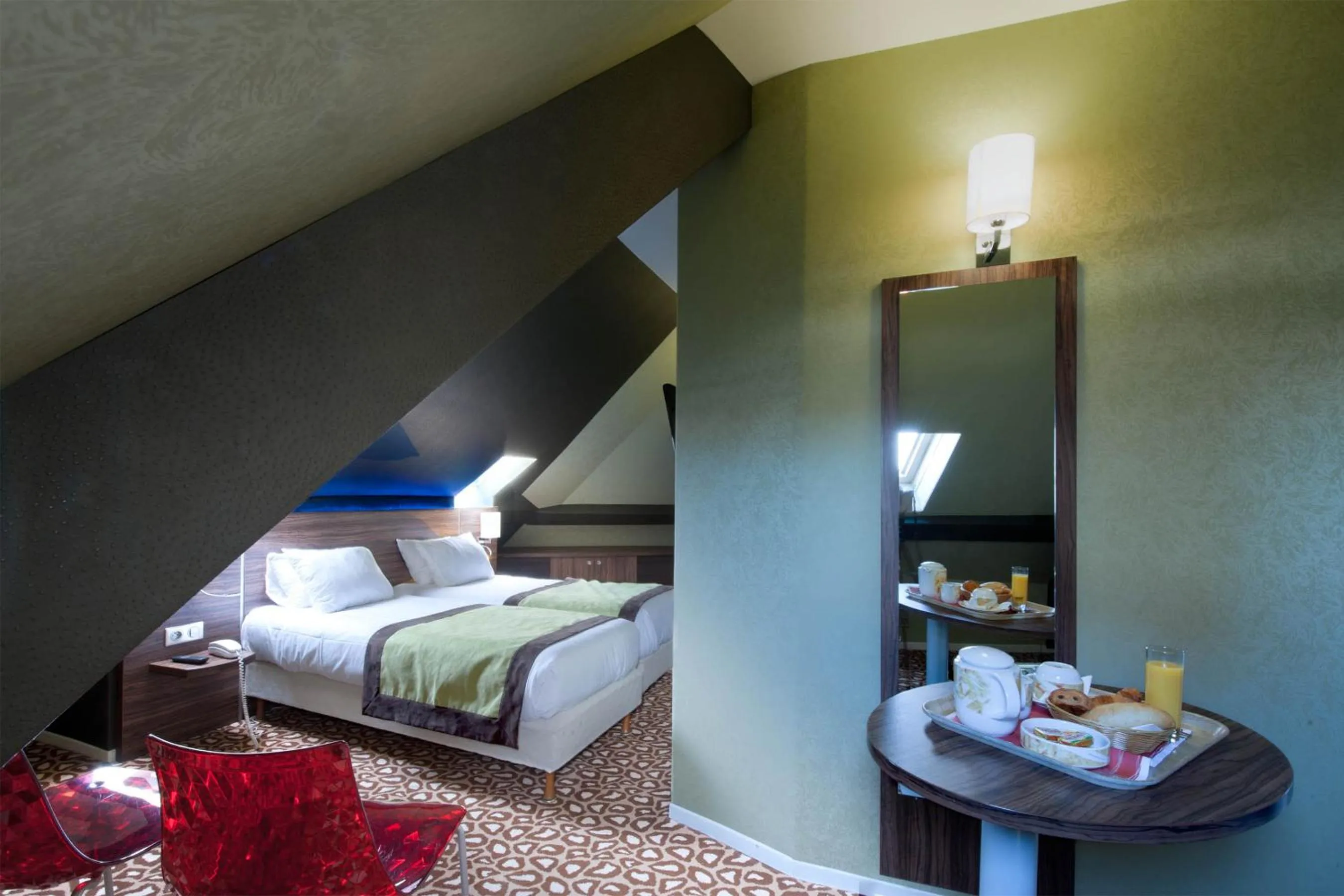 Photo of the whole room, Bed in Berkeley