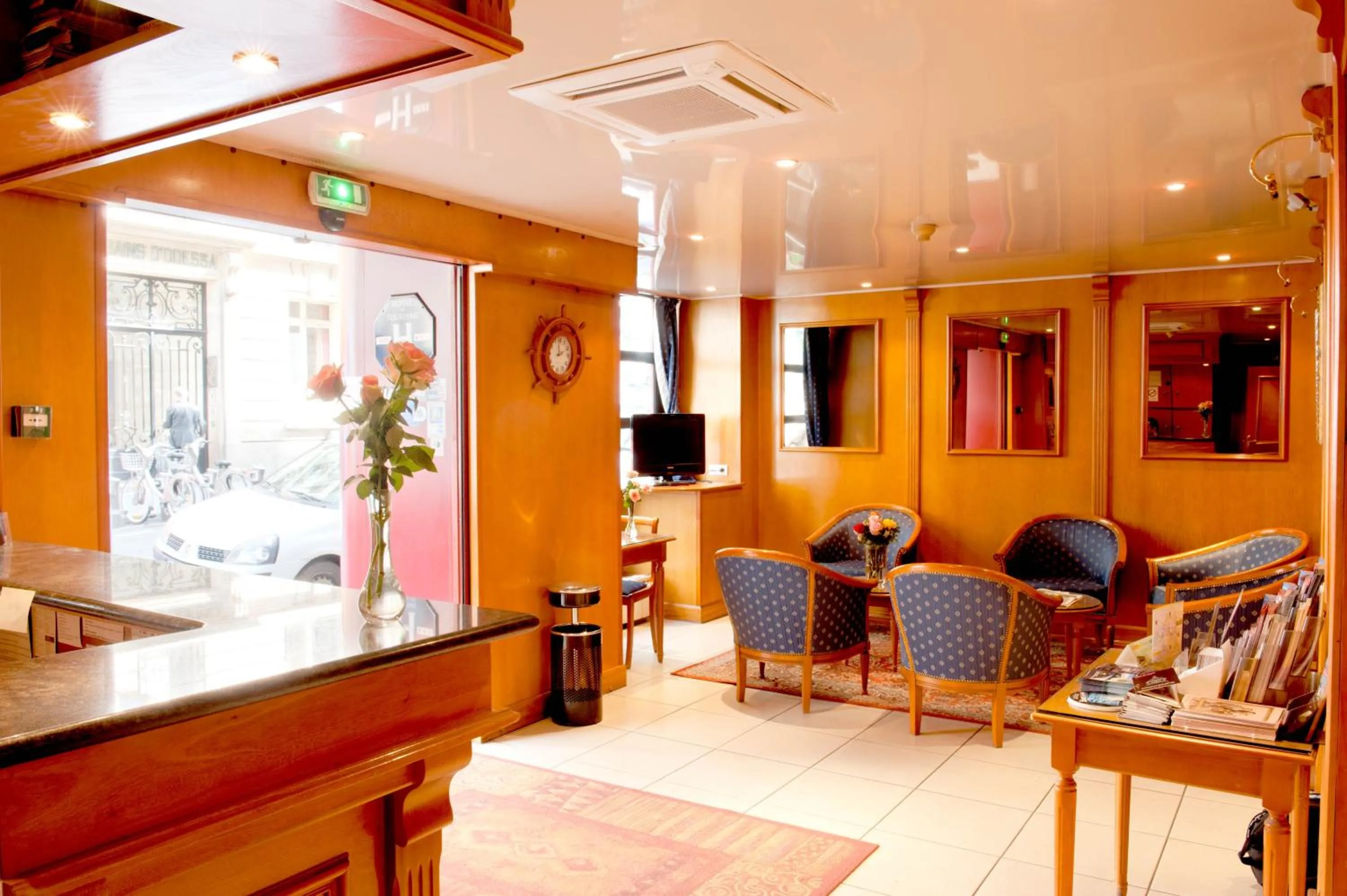 Lobby or reception in Berkeley