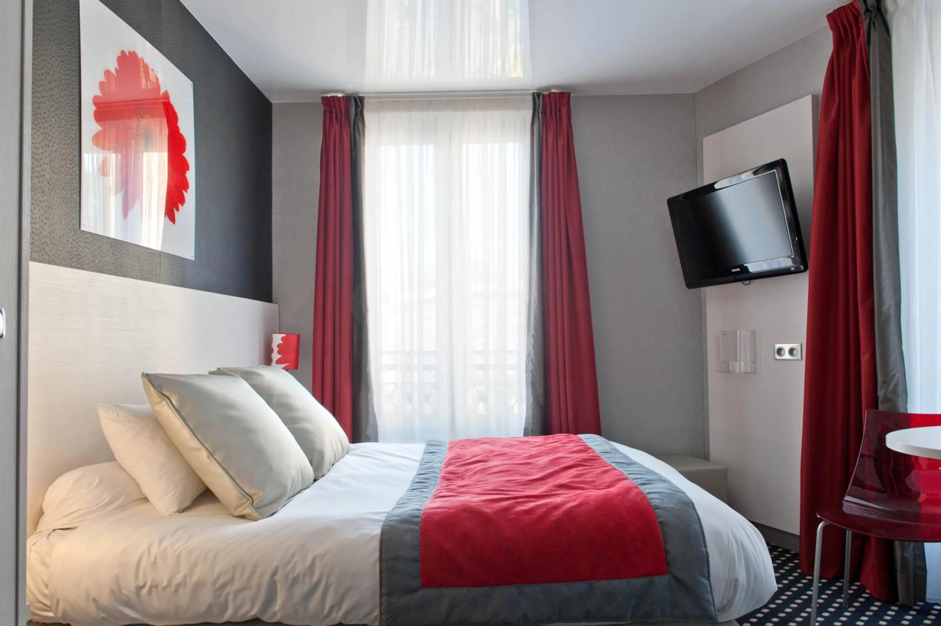 Photo of the whole room, Bed in Berkeley