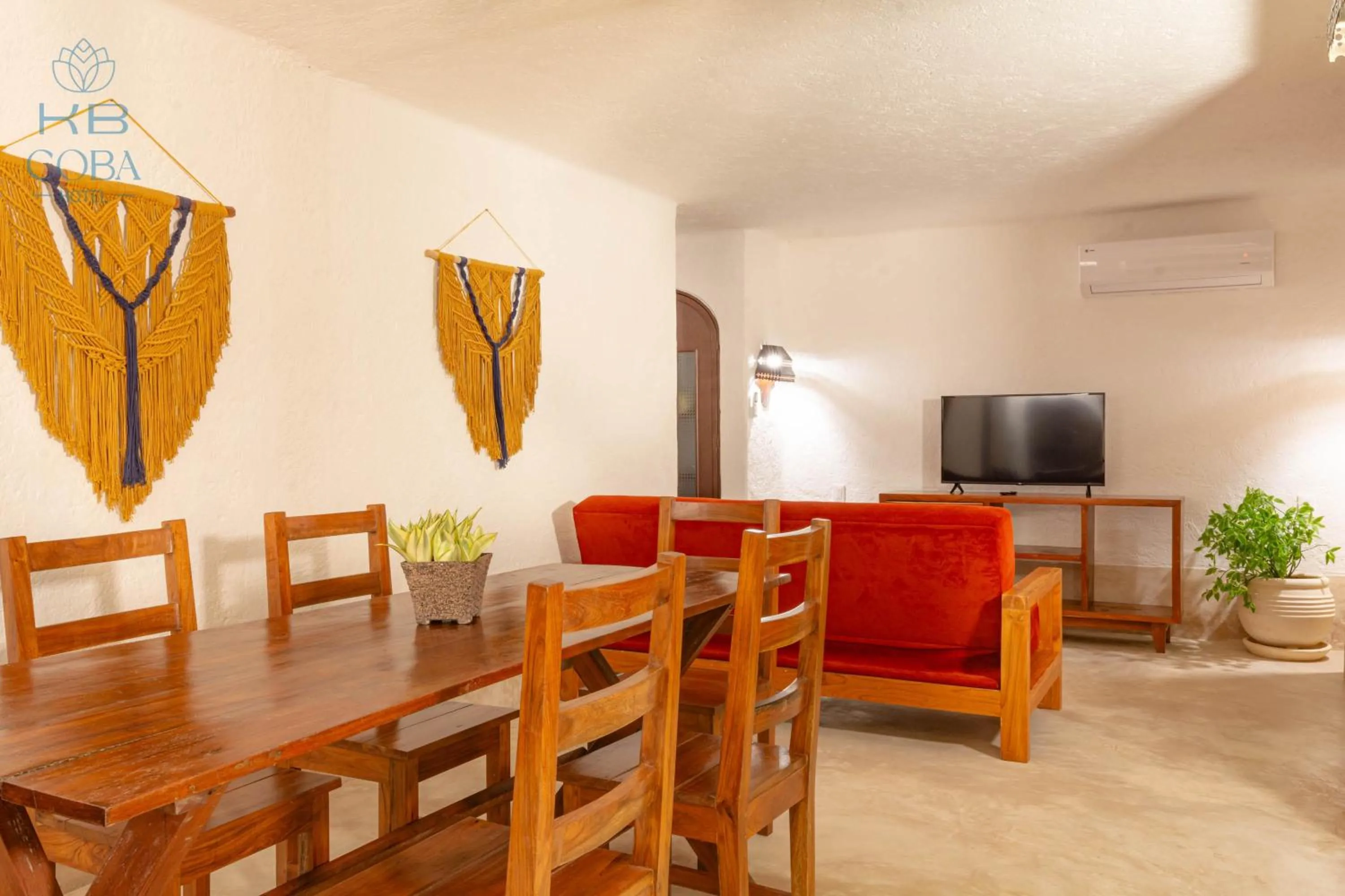 TV and multimedia in Kaab Coba