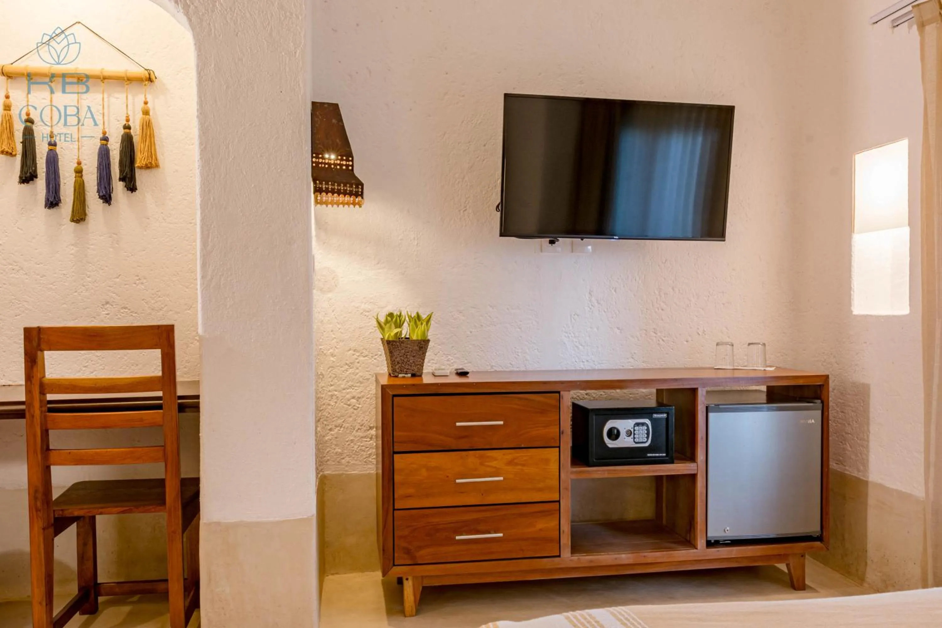 TV and multimedia in Kaab Coba