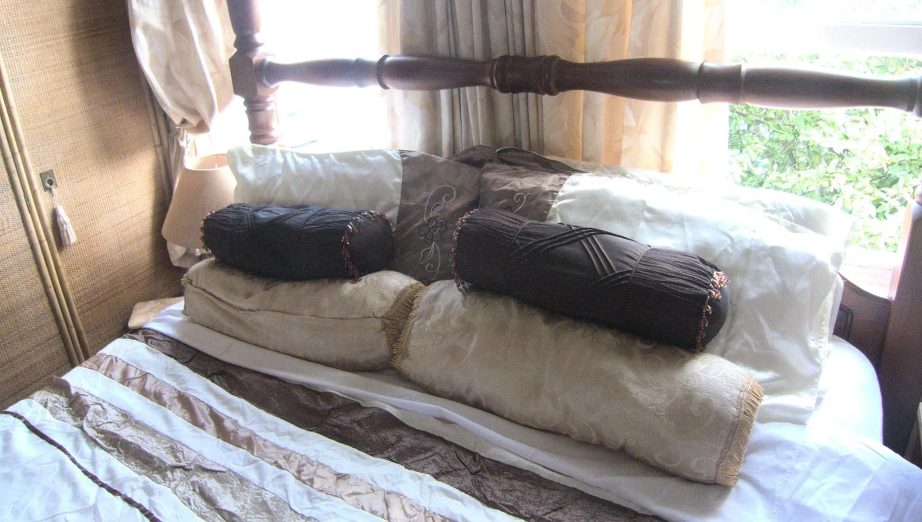 Bed in Ms McCreadys Guest House