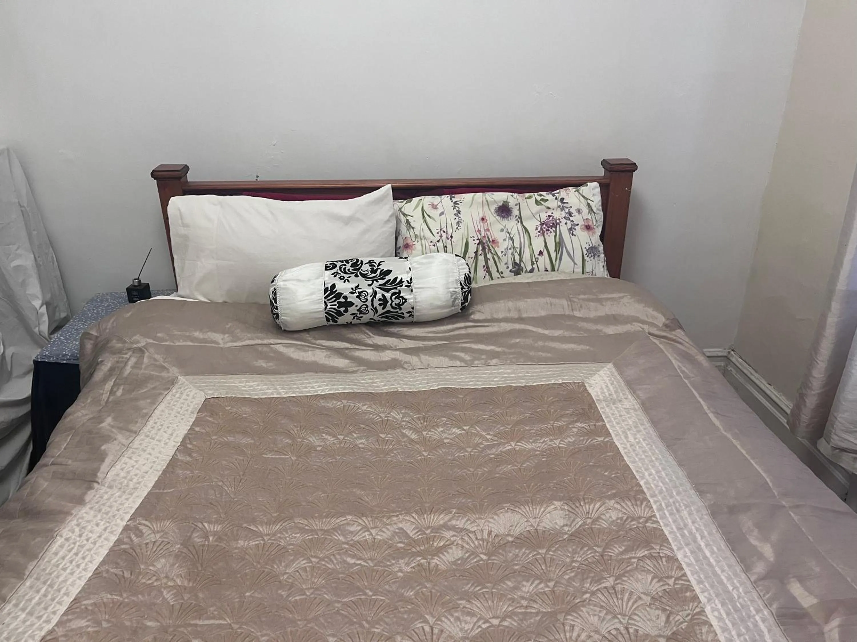 Bed in Ms McCreadys Guest House