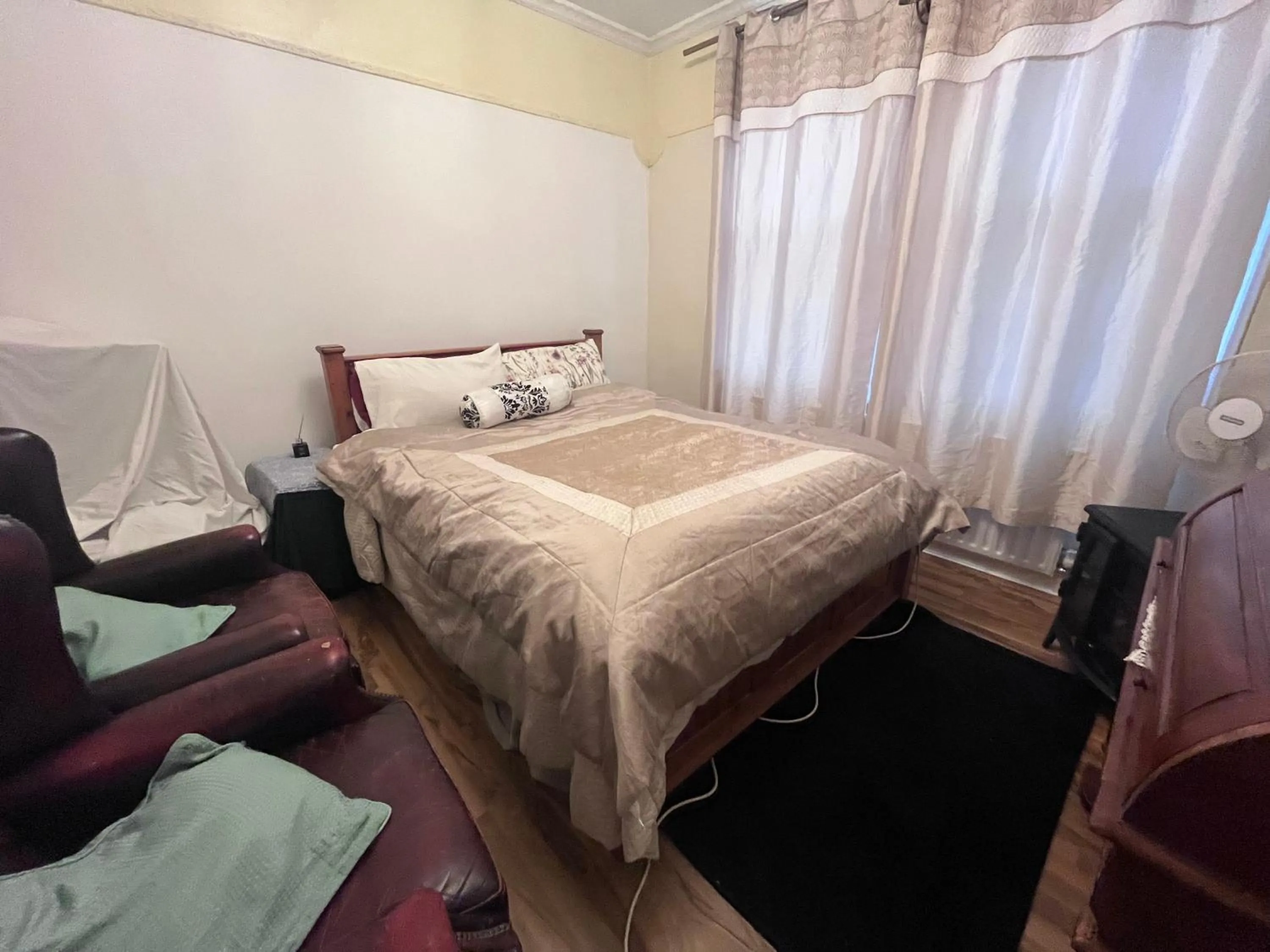 Bed in Ms McCreadys Guest House