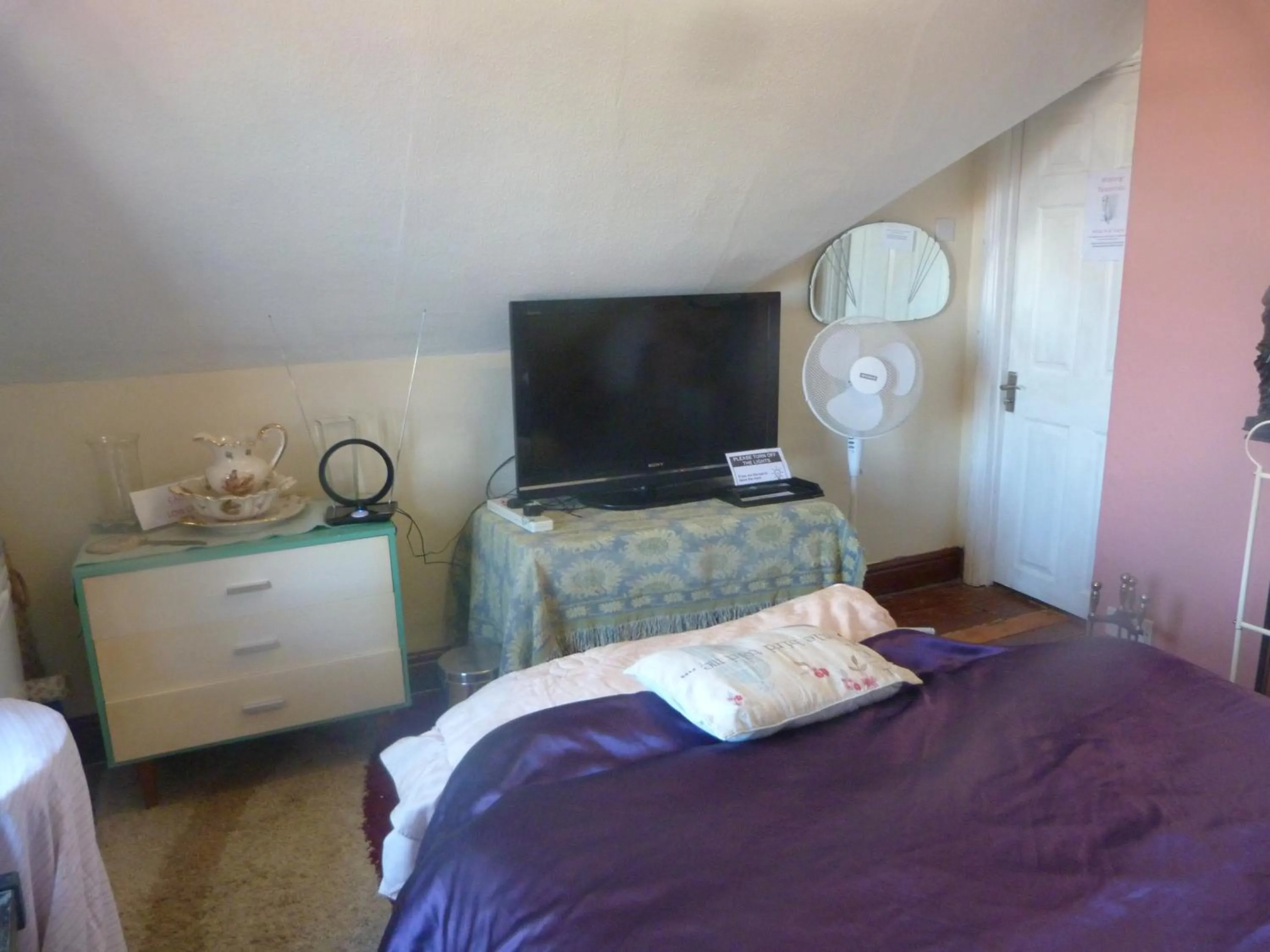 Bed in Ms McCreadys Guest House