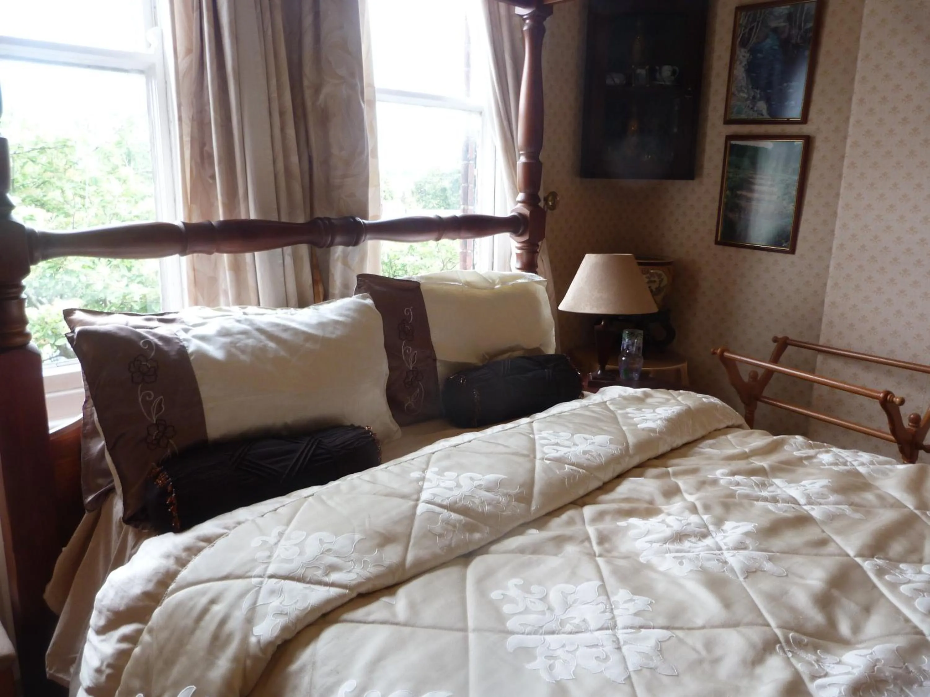 Bed in Ms McCreadys Guest House