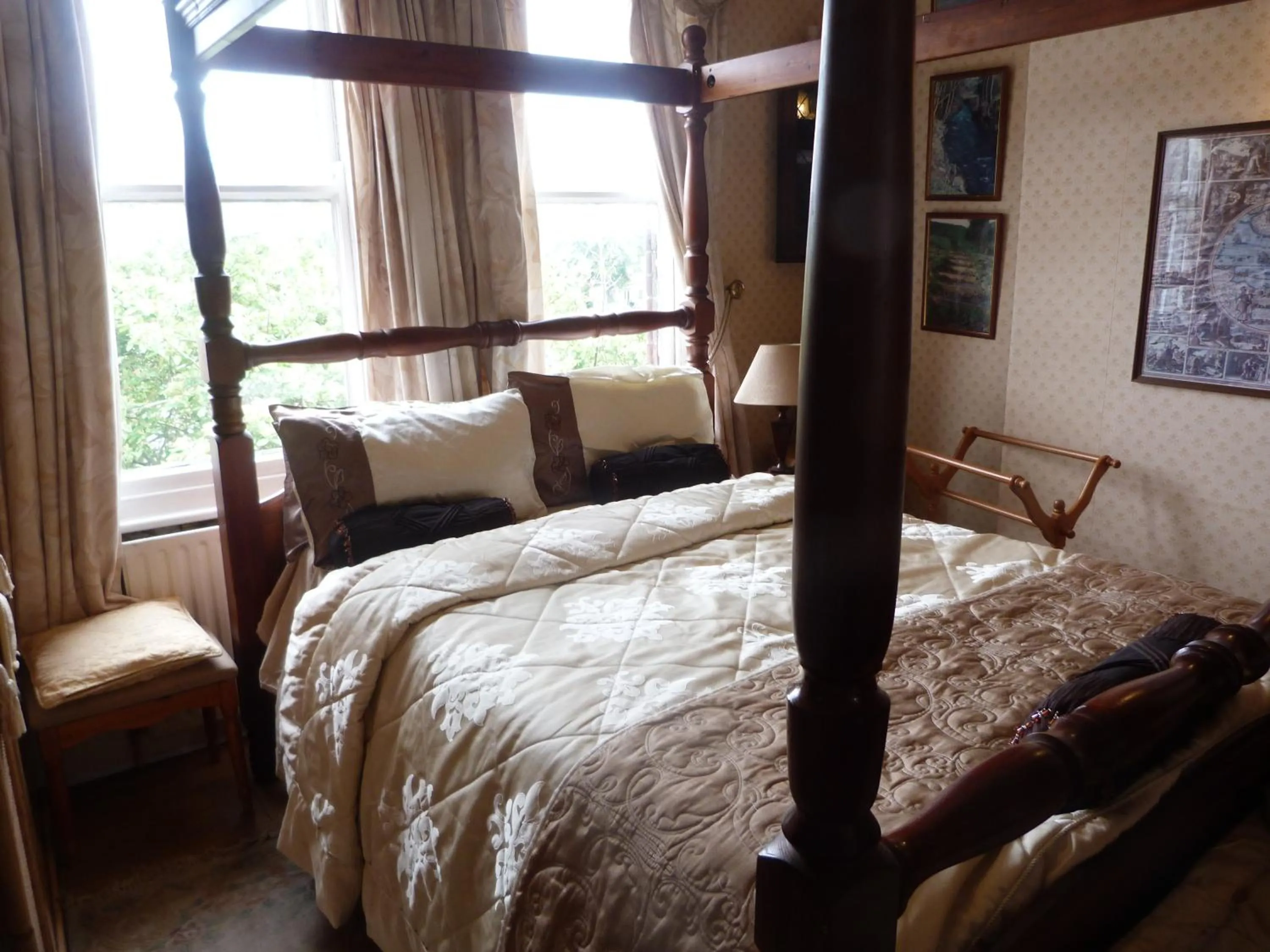 Bed in Ms McCreadys Guest House