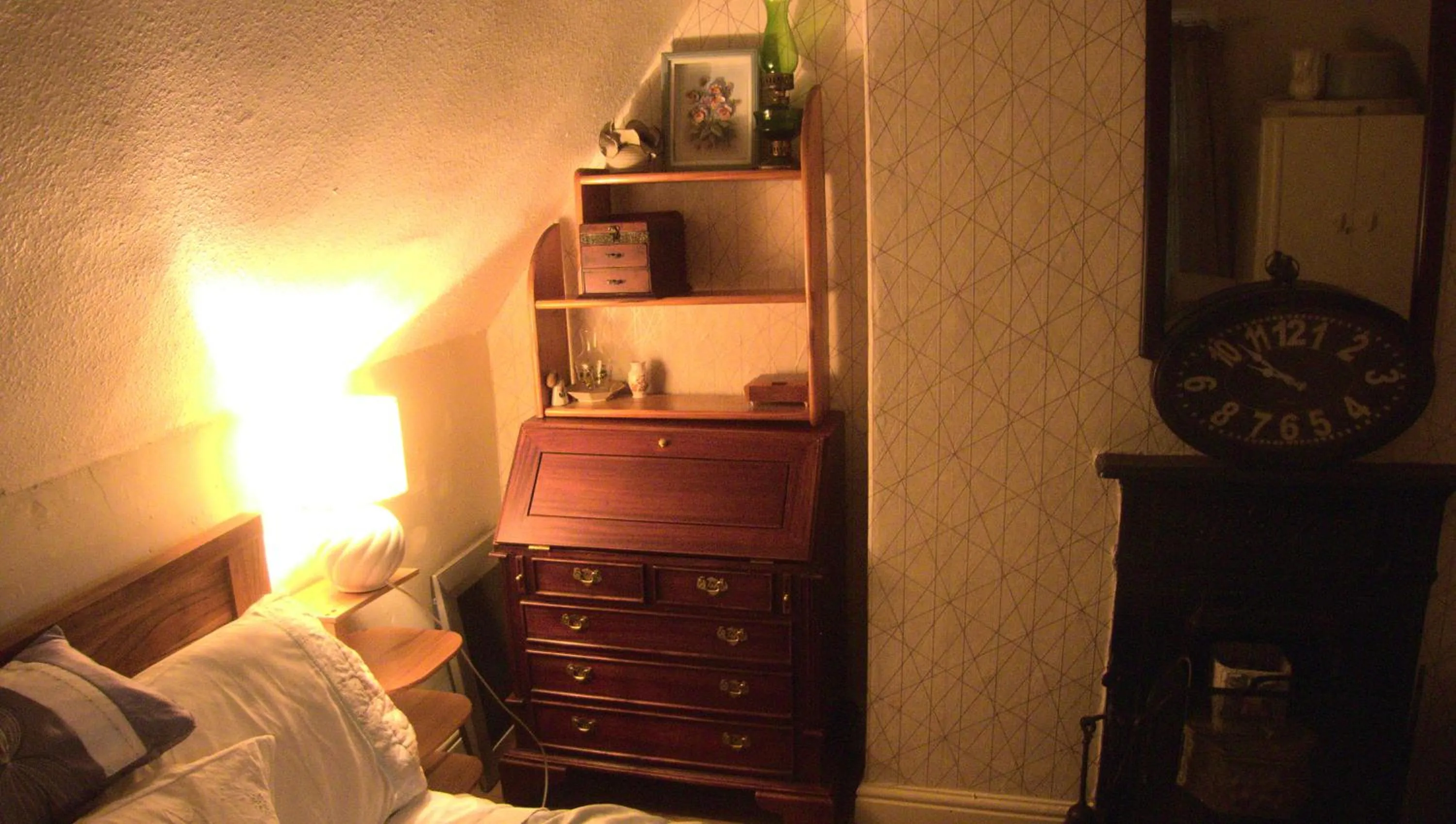 Bed in Ms McCreadys Guest House