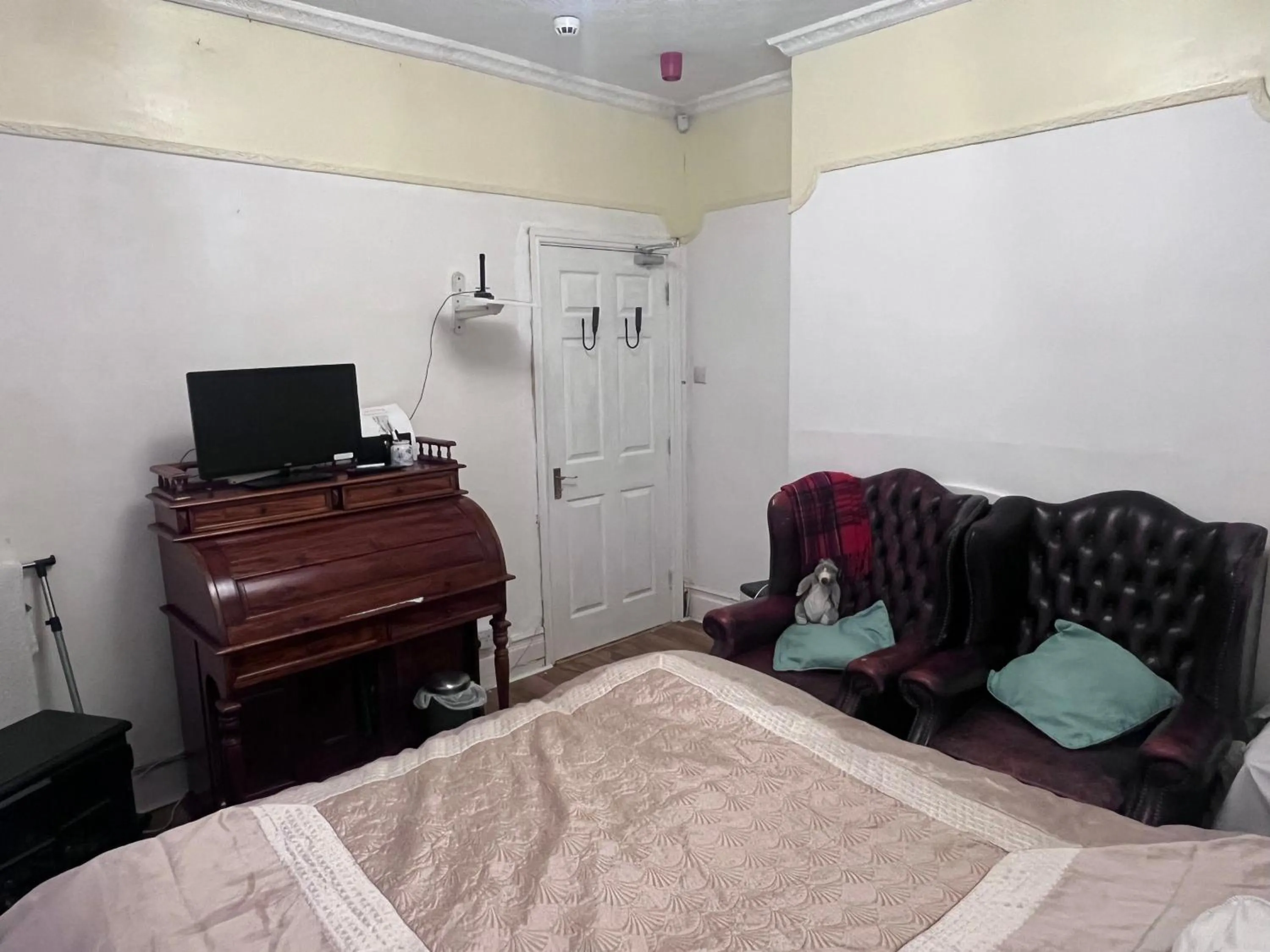 Bed in Ms McCreadys Guest House
