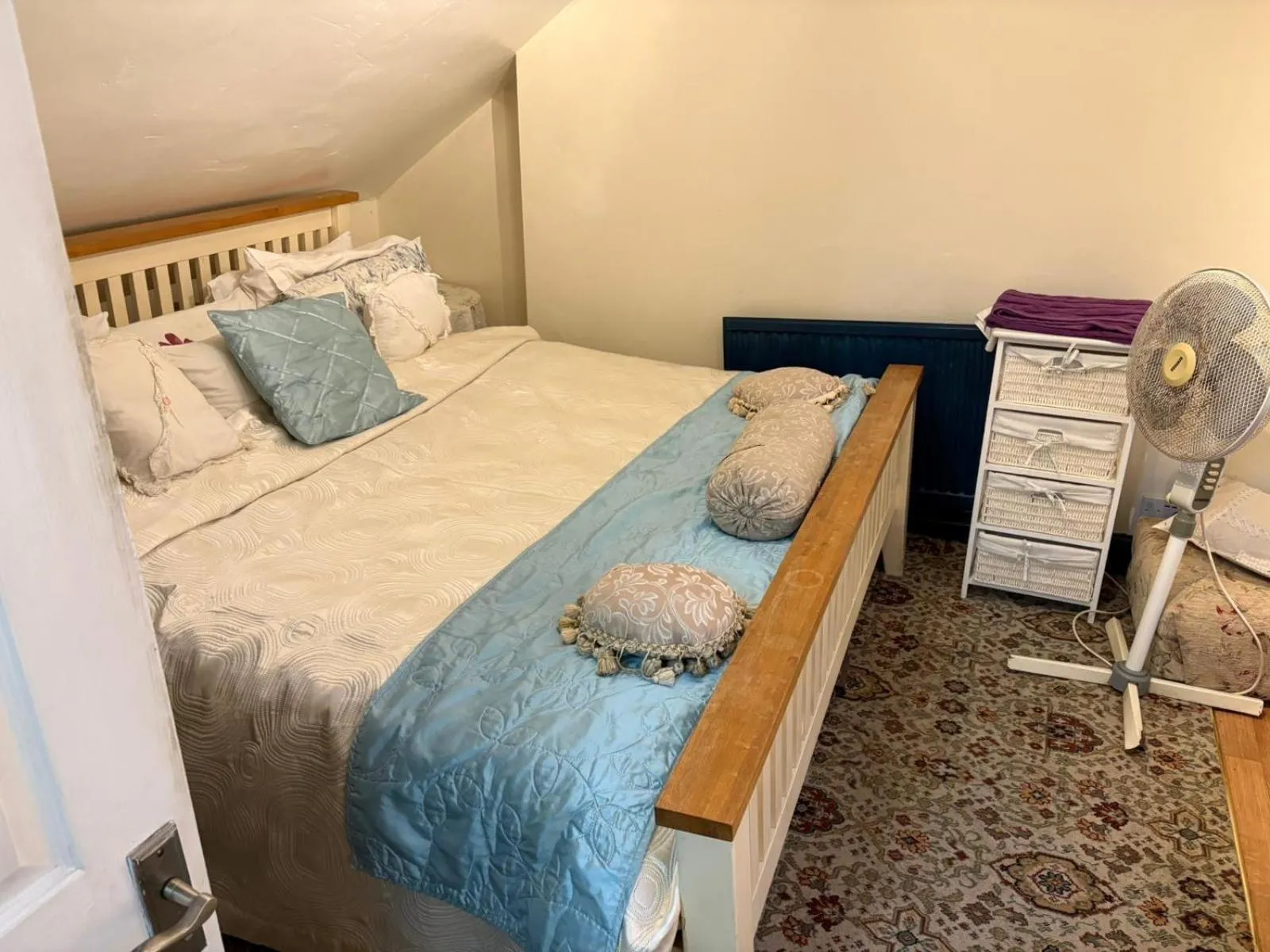 Bed in Ms McCreadys Guest House