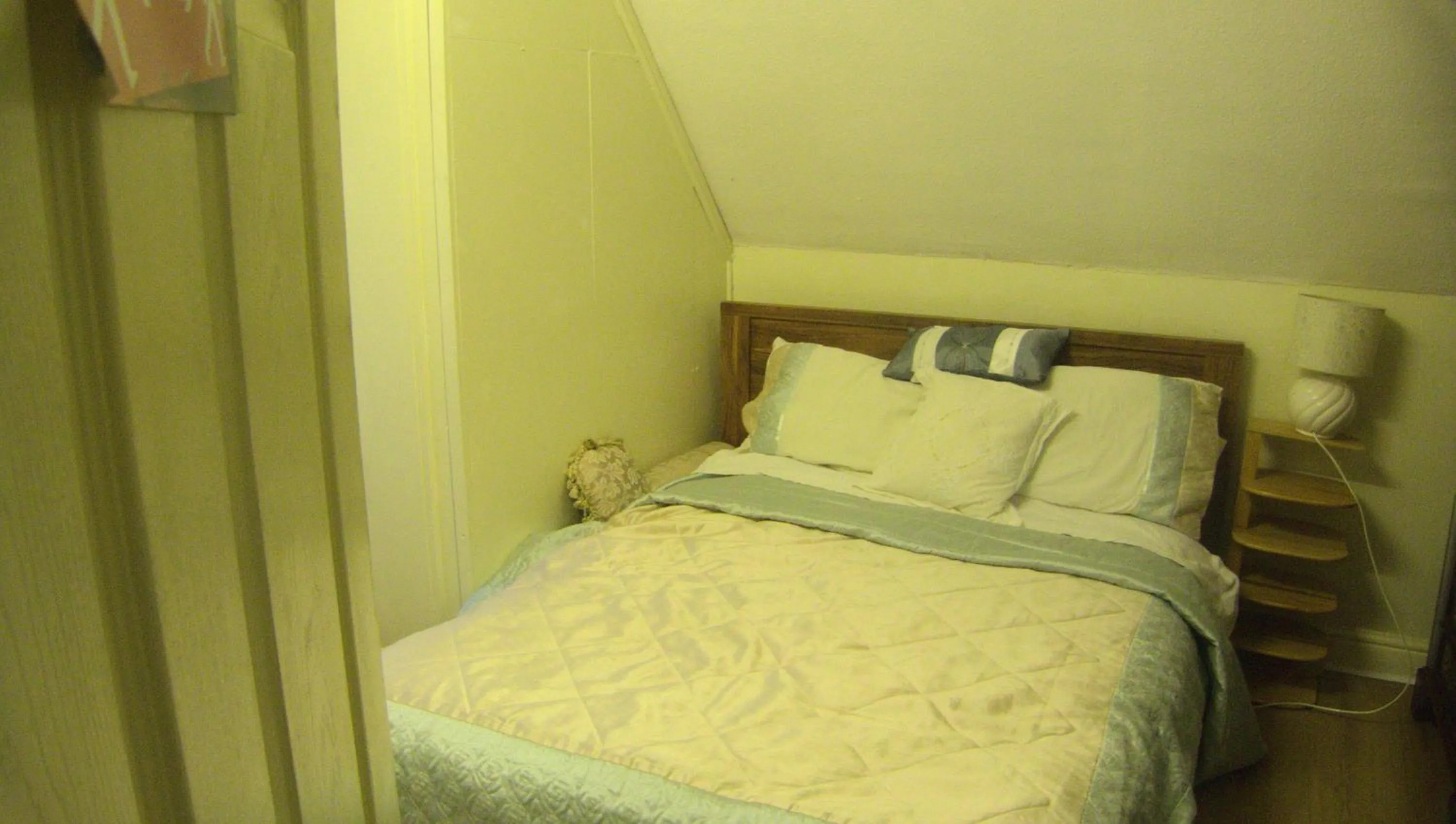 Bed in Ms McCreadys Guest House