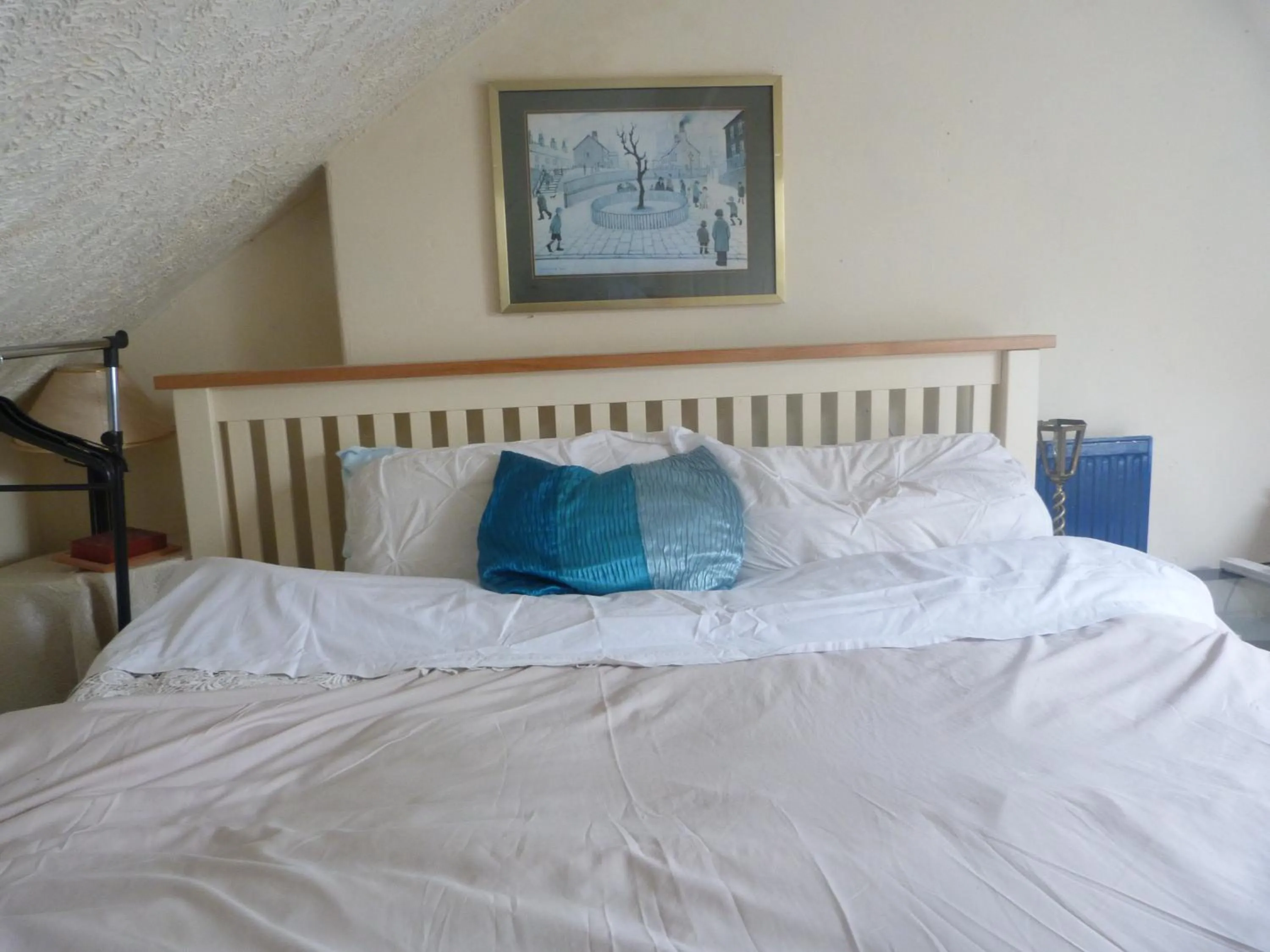 Bed in Ms McCreadys Guest House