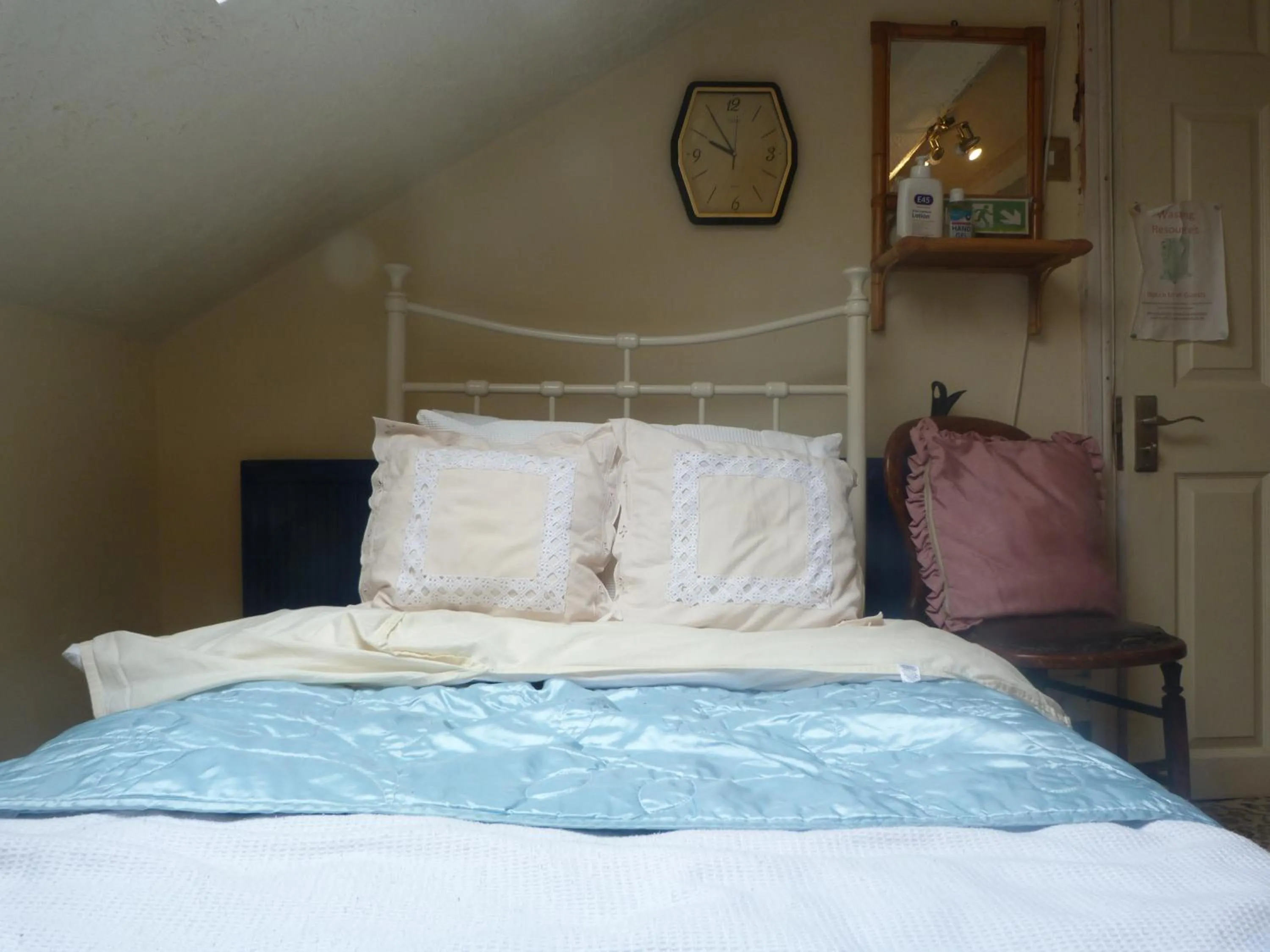 Bed in Ms McCreadys Guest House