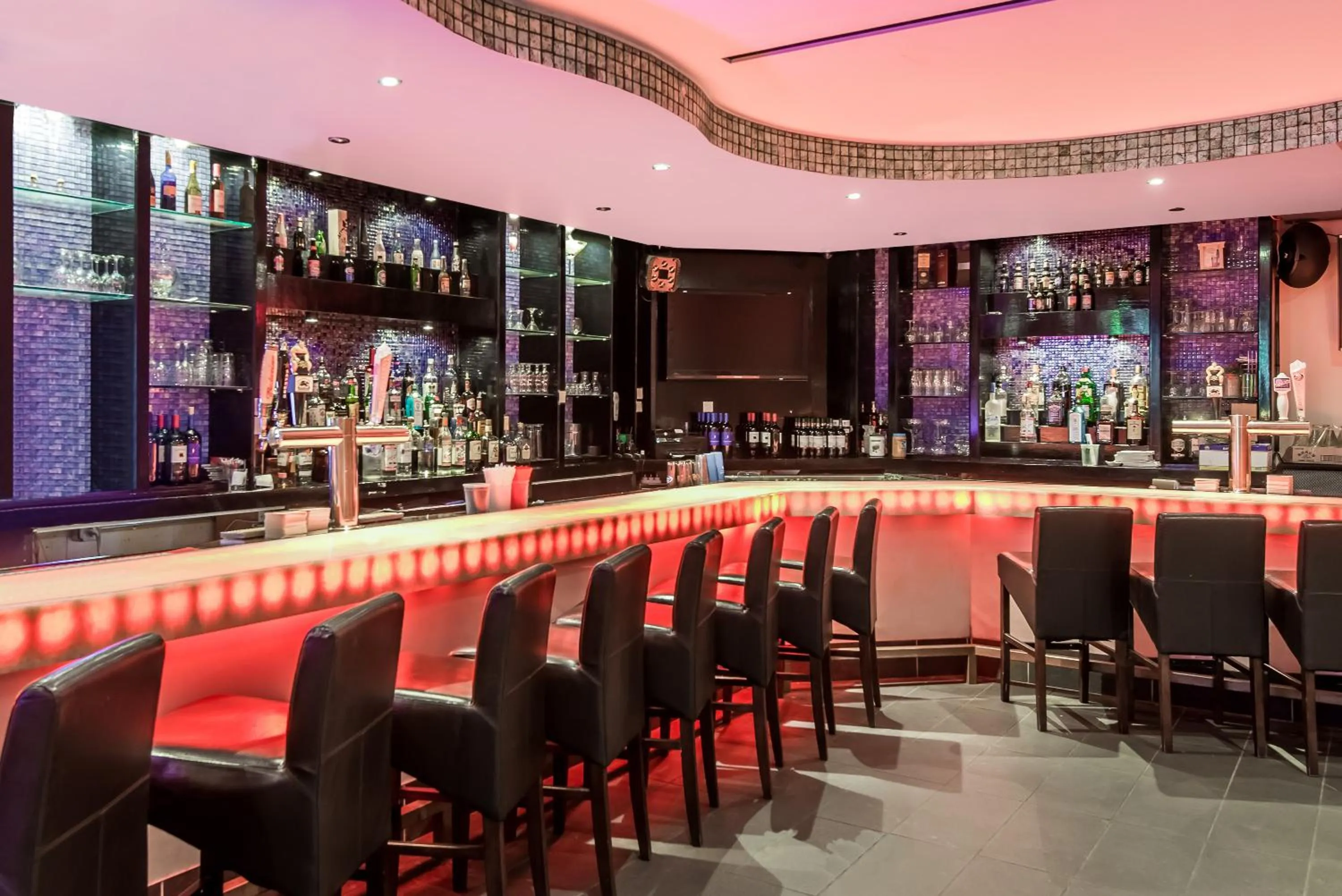 Restaurant/places to eat in Days Inn by Wyndham Hicksville Long Island