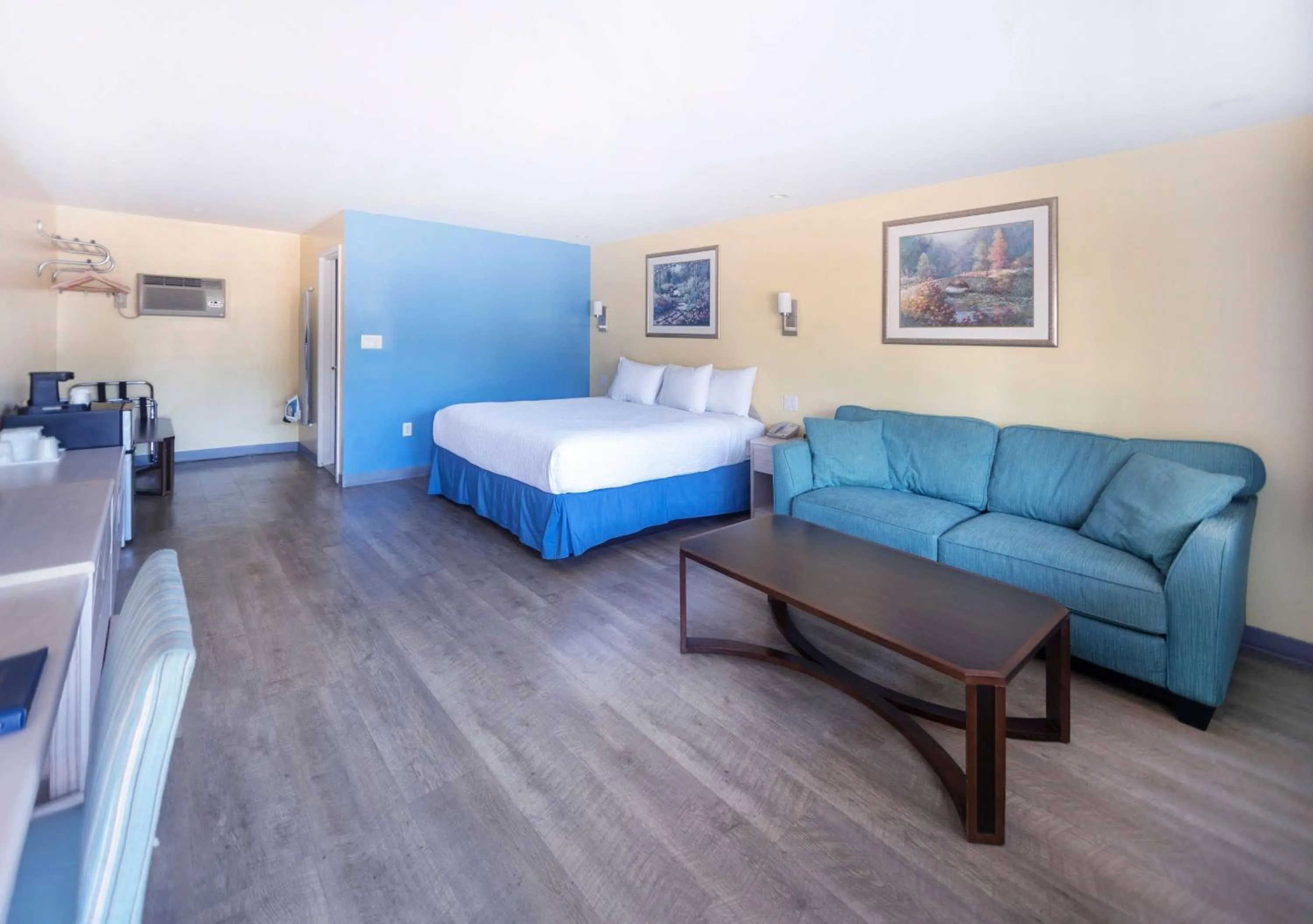 Photo of the whole room in Days Inn by Wyndham Hicksville Long Island