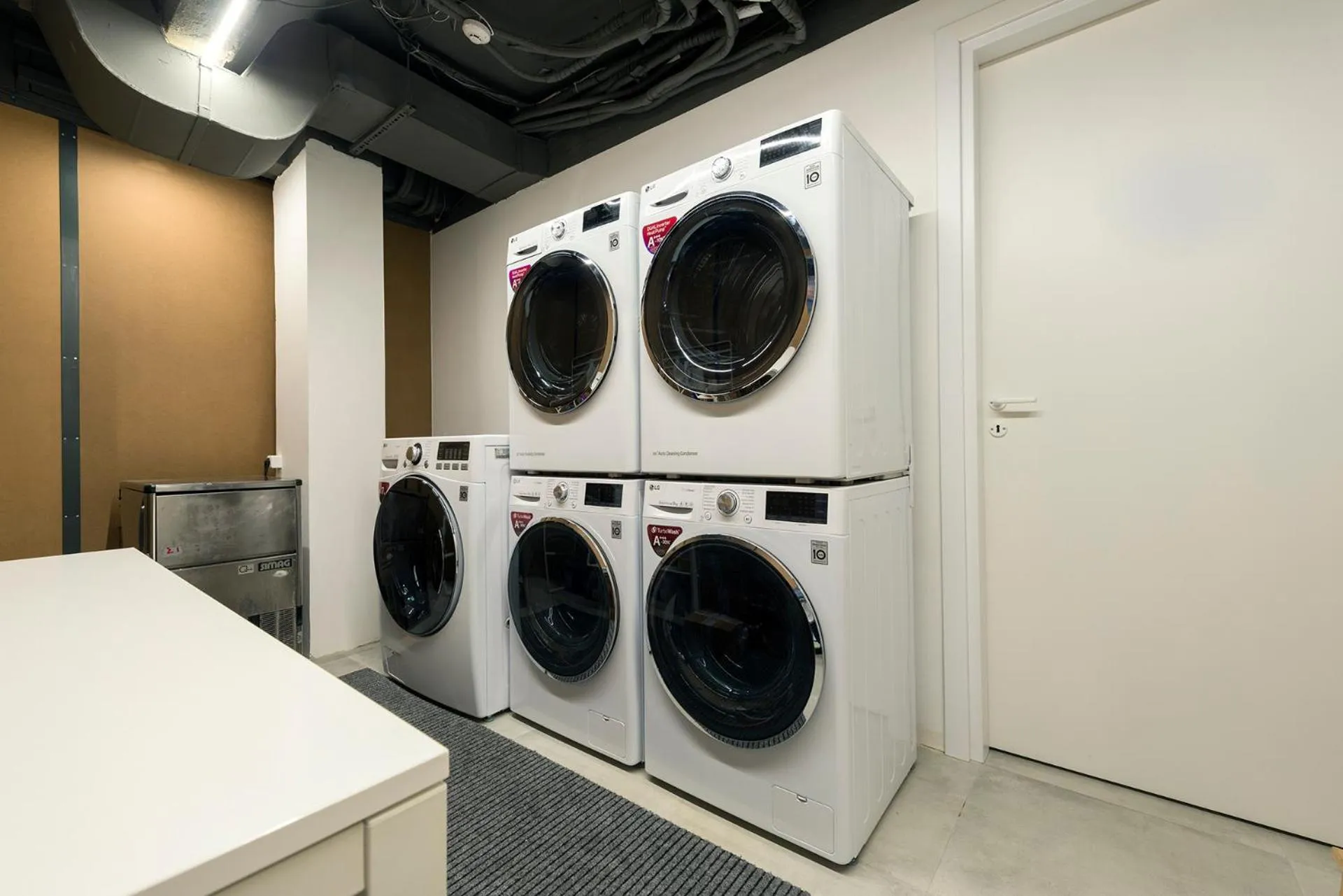 Area and facilities in Kin Athens