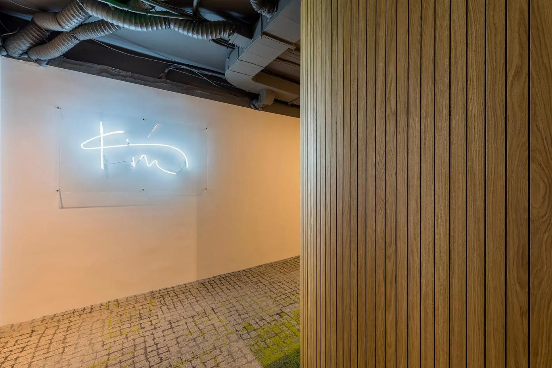 Property building in Kin Athens Property building in Kin Athens