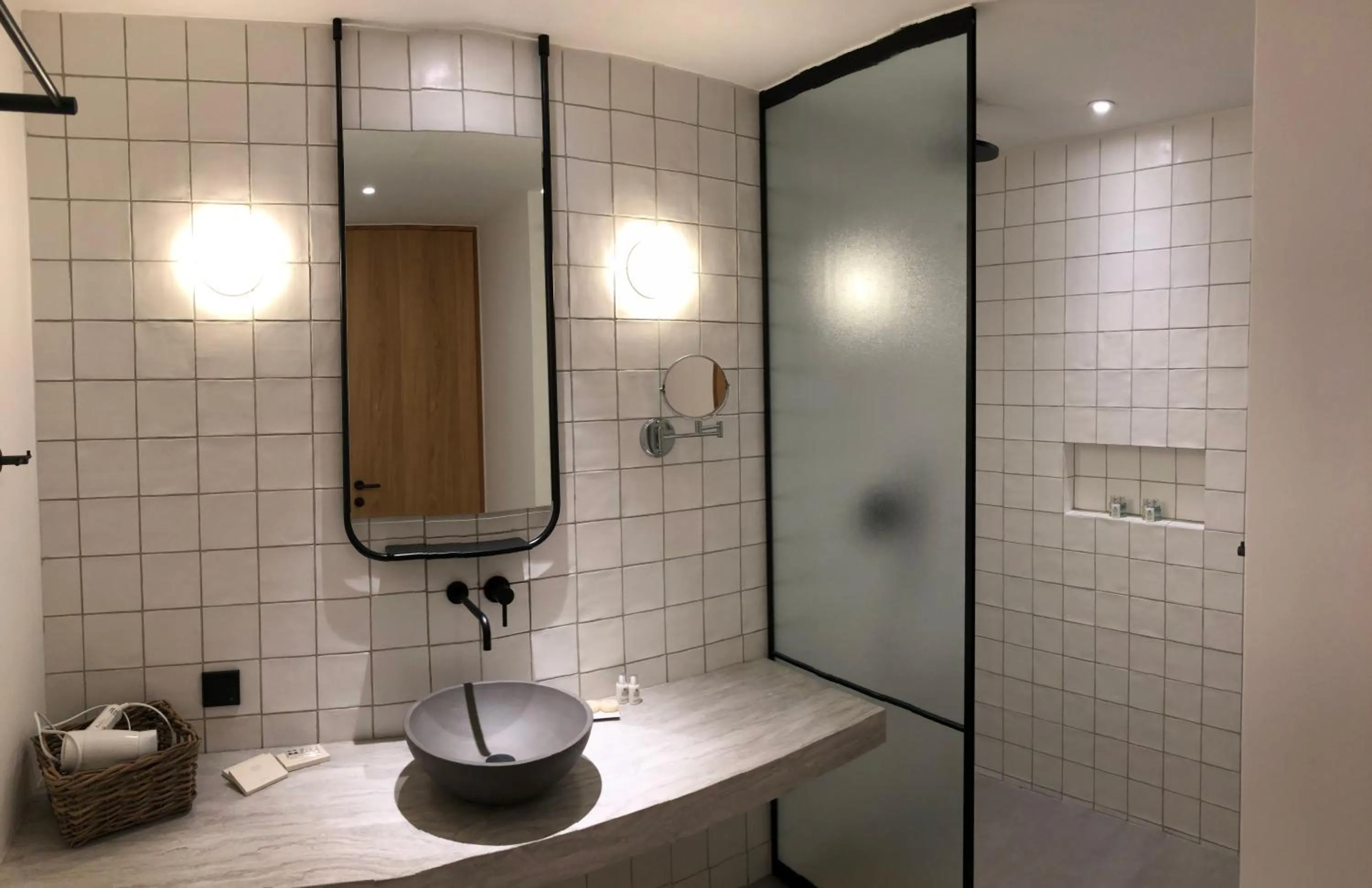 Shower in Kin Athens