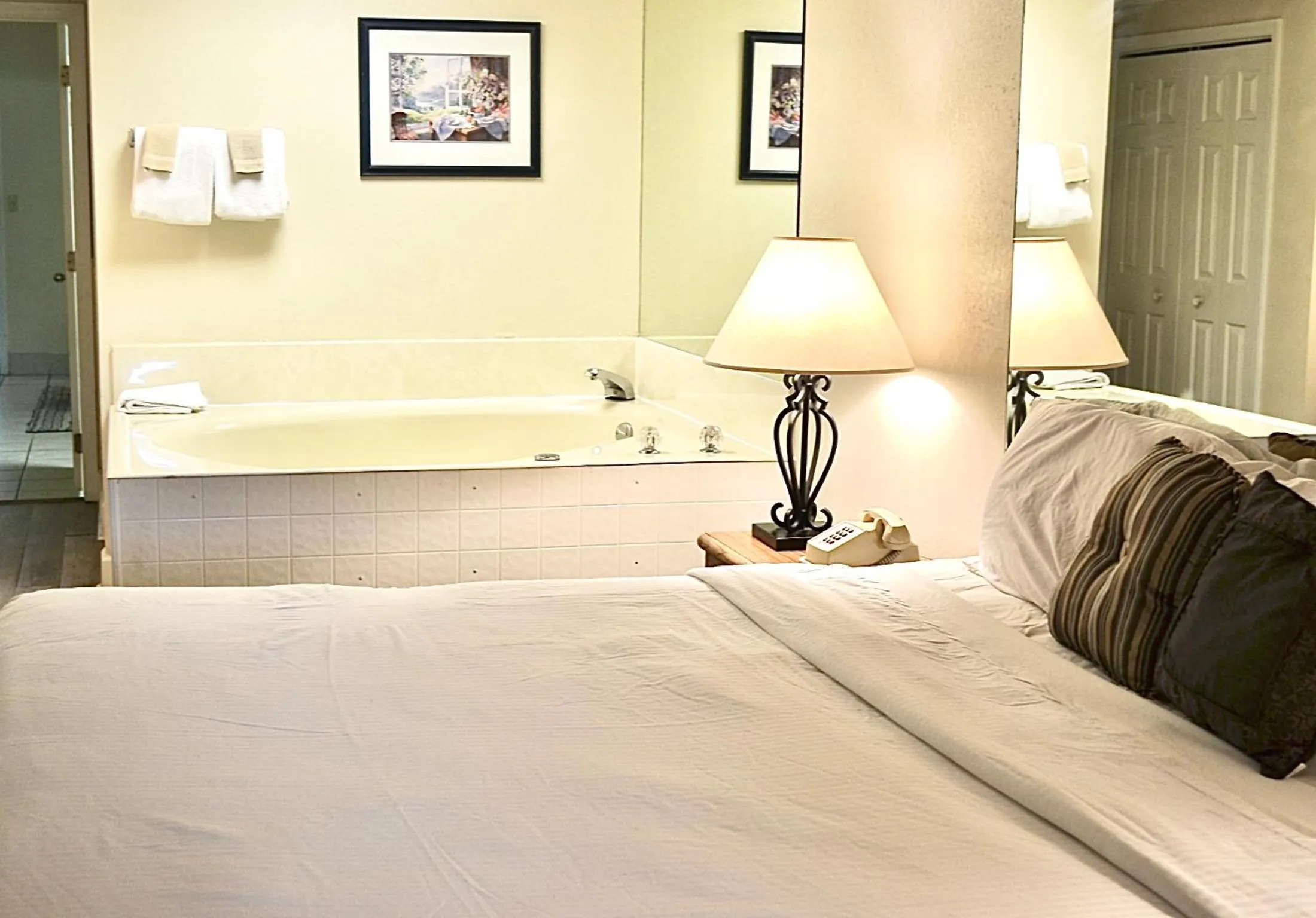 Bed in River Place Condos #509 1BD, 2 Bath