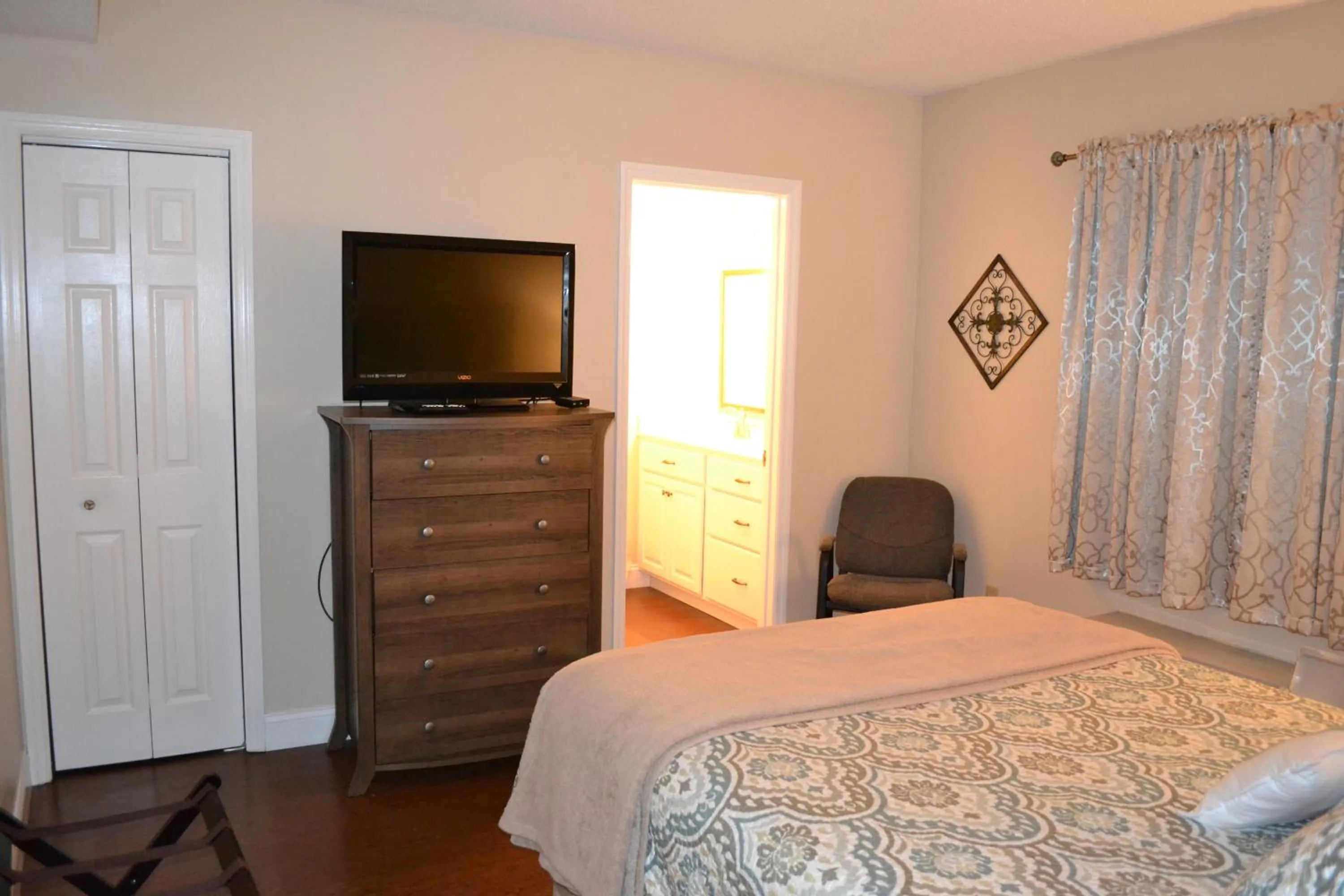 Bed in River Place Condos #504 2BD